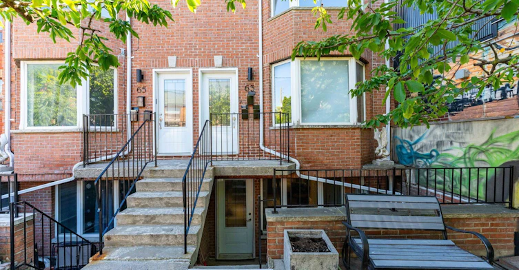 Lower-63 Bellevue Avenue, Toronto, ON, M5T 2N6 - 2