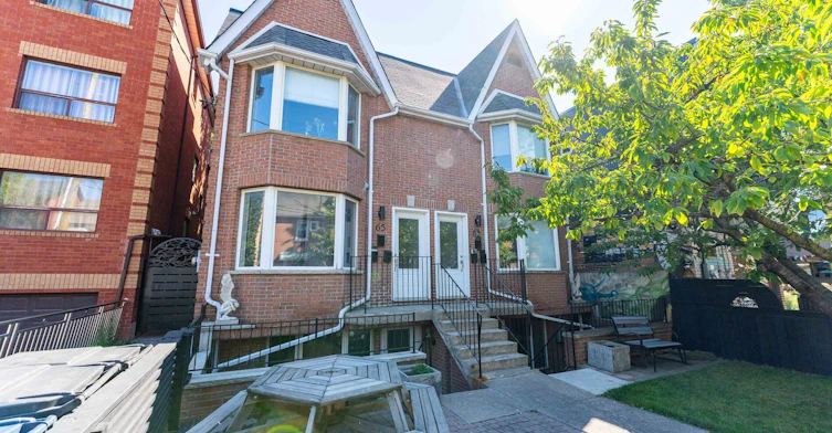 Lower-63 Bellevue Avenue, Toronto, ON, M5T 2N6
