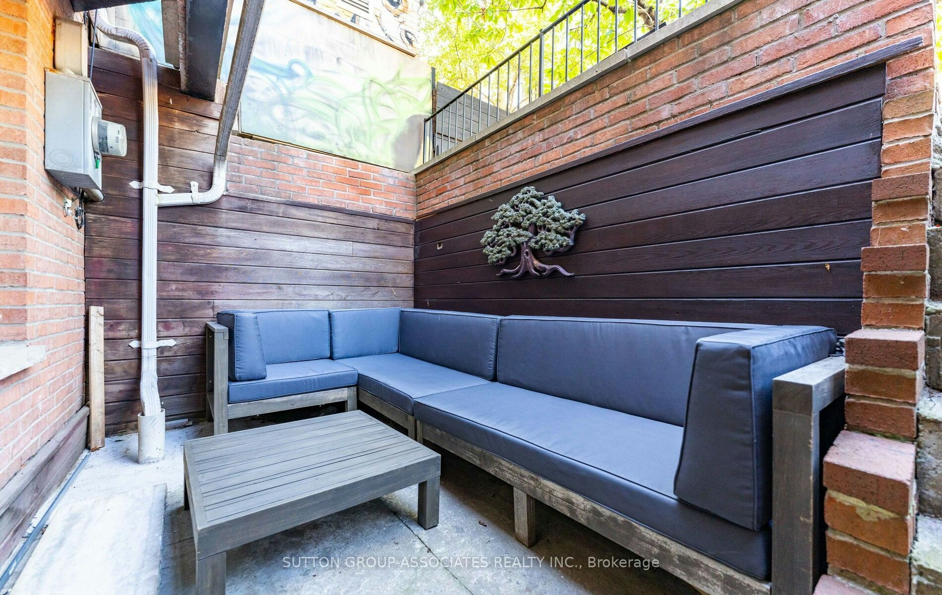 Lower-63 Bellevue Avenue, Toronto, ON, M5T 2N6 - 17