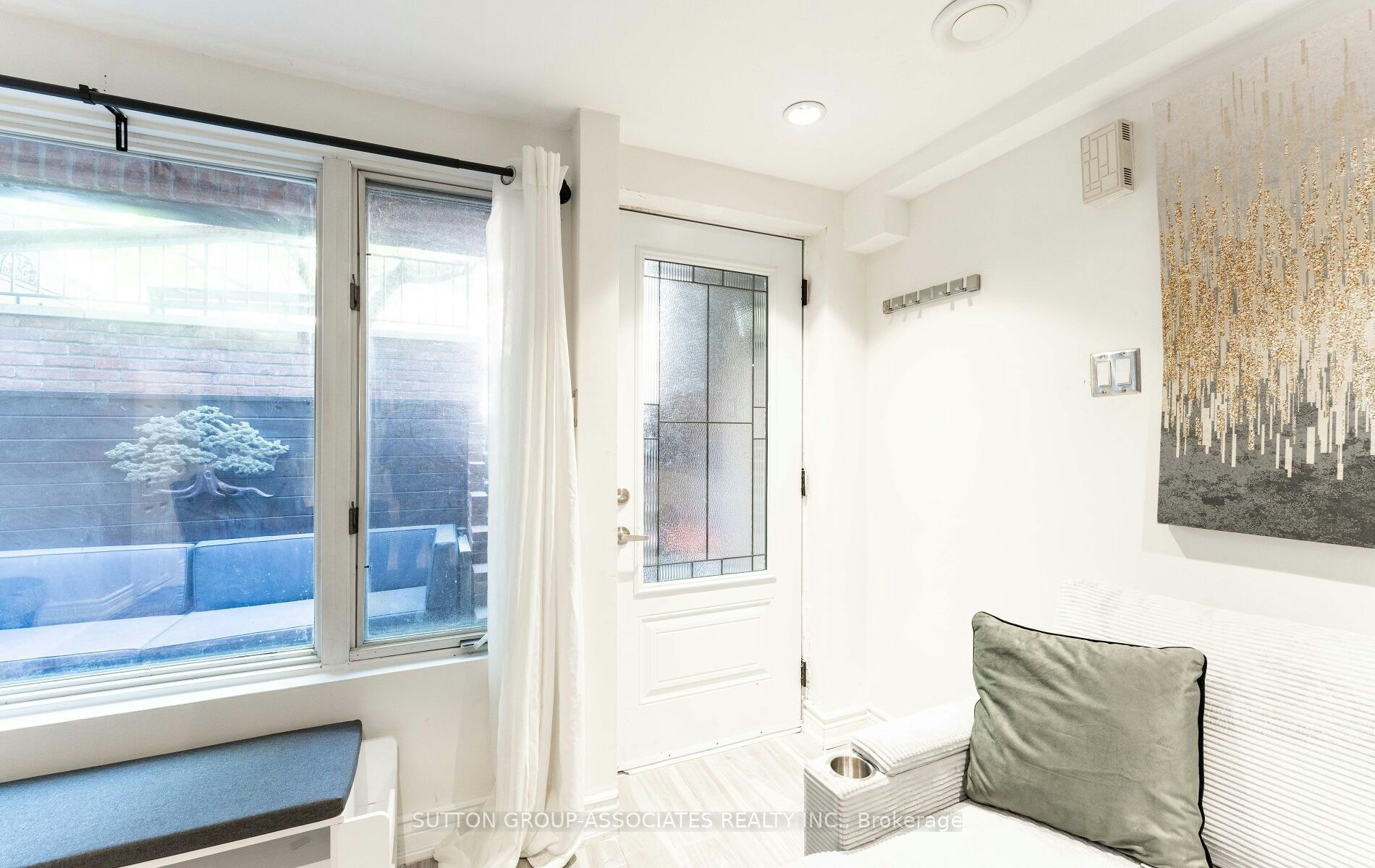 Lower-63 Bellevue Avenue, Toronto, ON, M5T 2N6 - 4