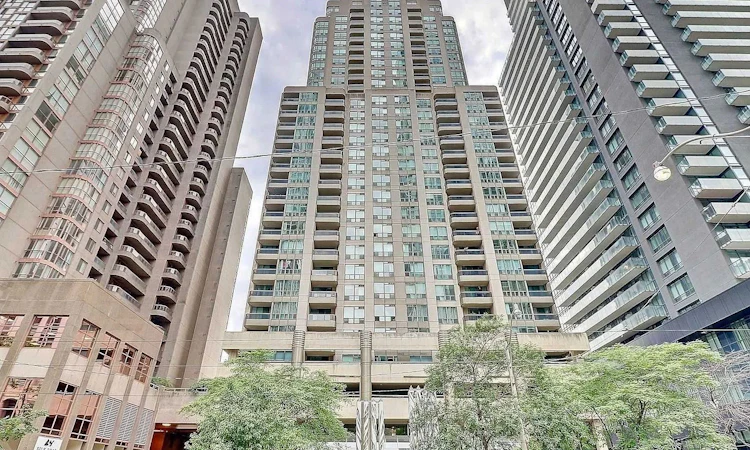 808-750 Bay Street