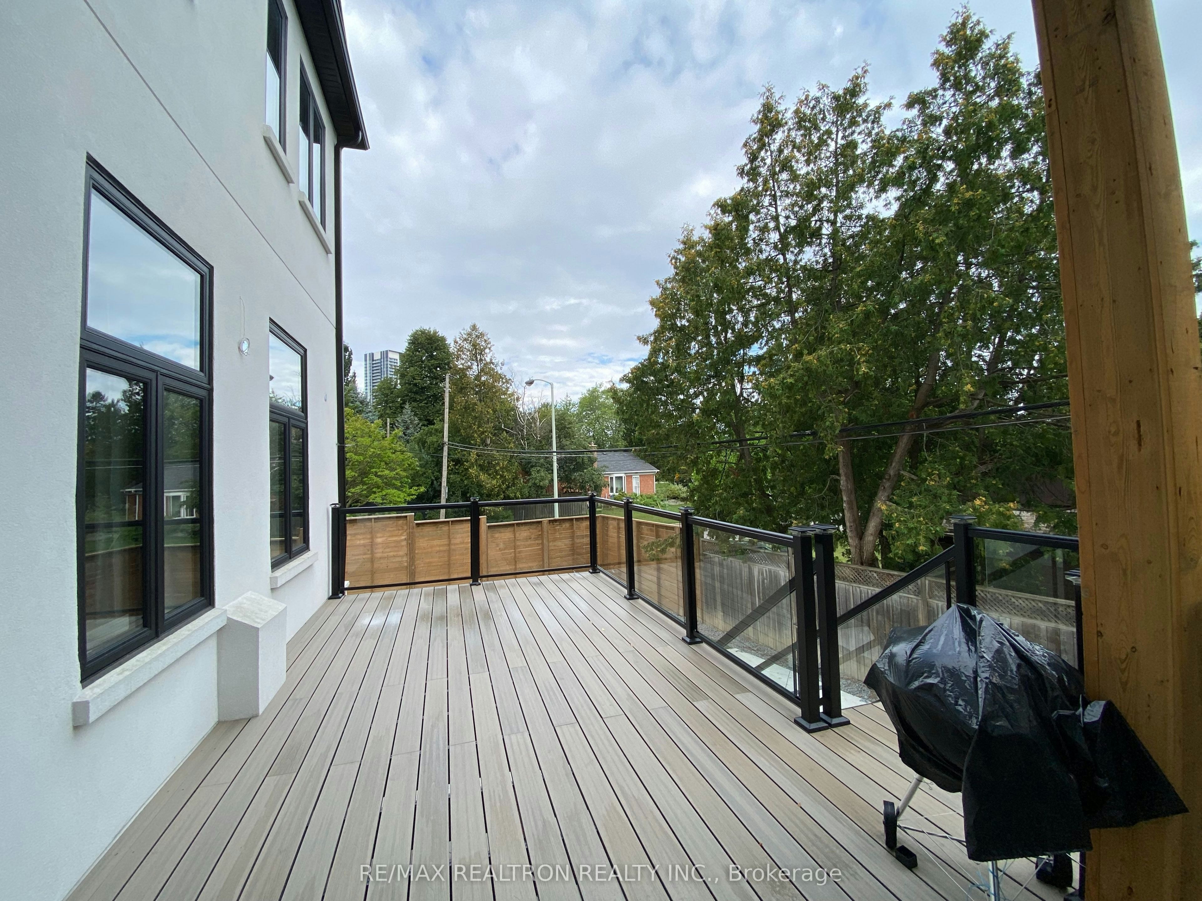 2 North Hills Terrace, Toronto, ON, M3C 1M6 - 19
