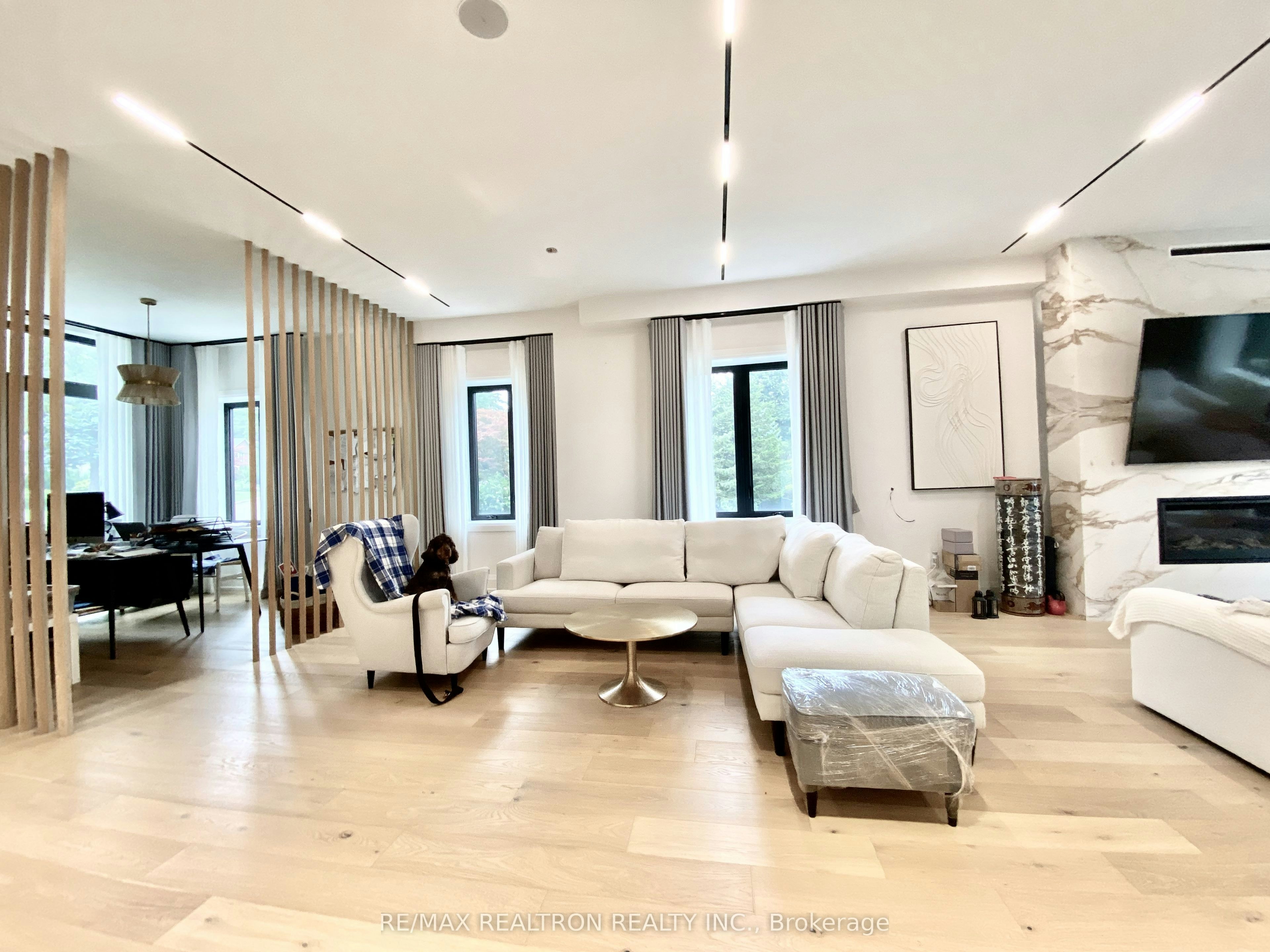 2 North Hills Terrace, Toronto, ON, M3C 1M6 - 4