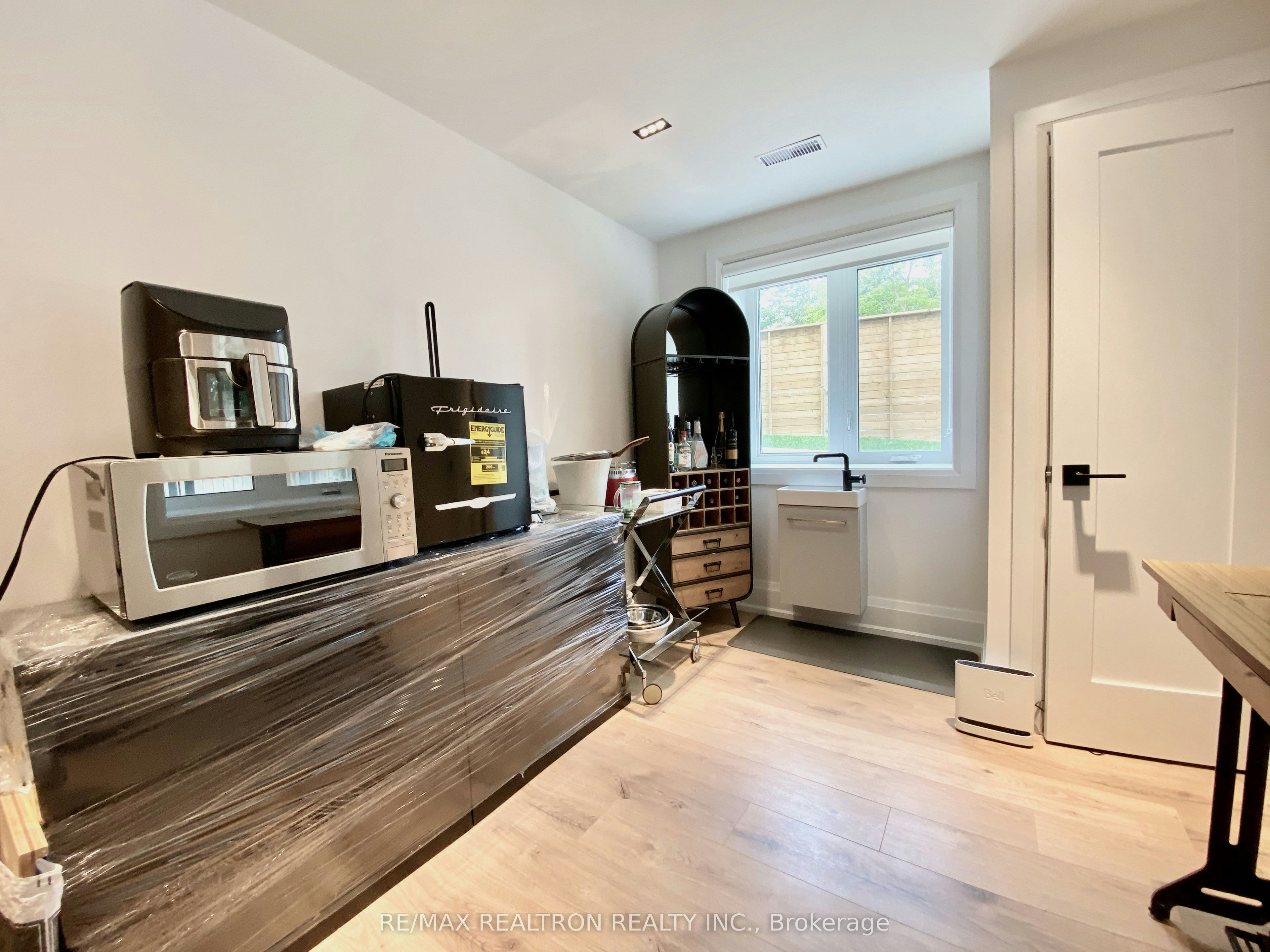 2 North Hills Terrace, Toronto, ON, M3C 1M6 - 24