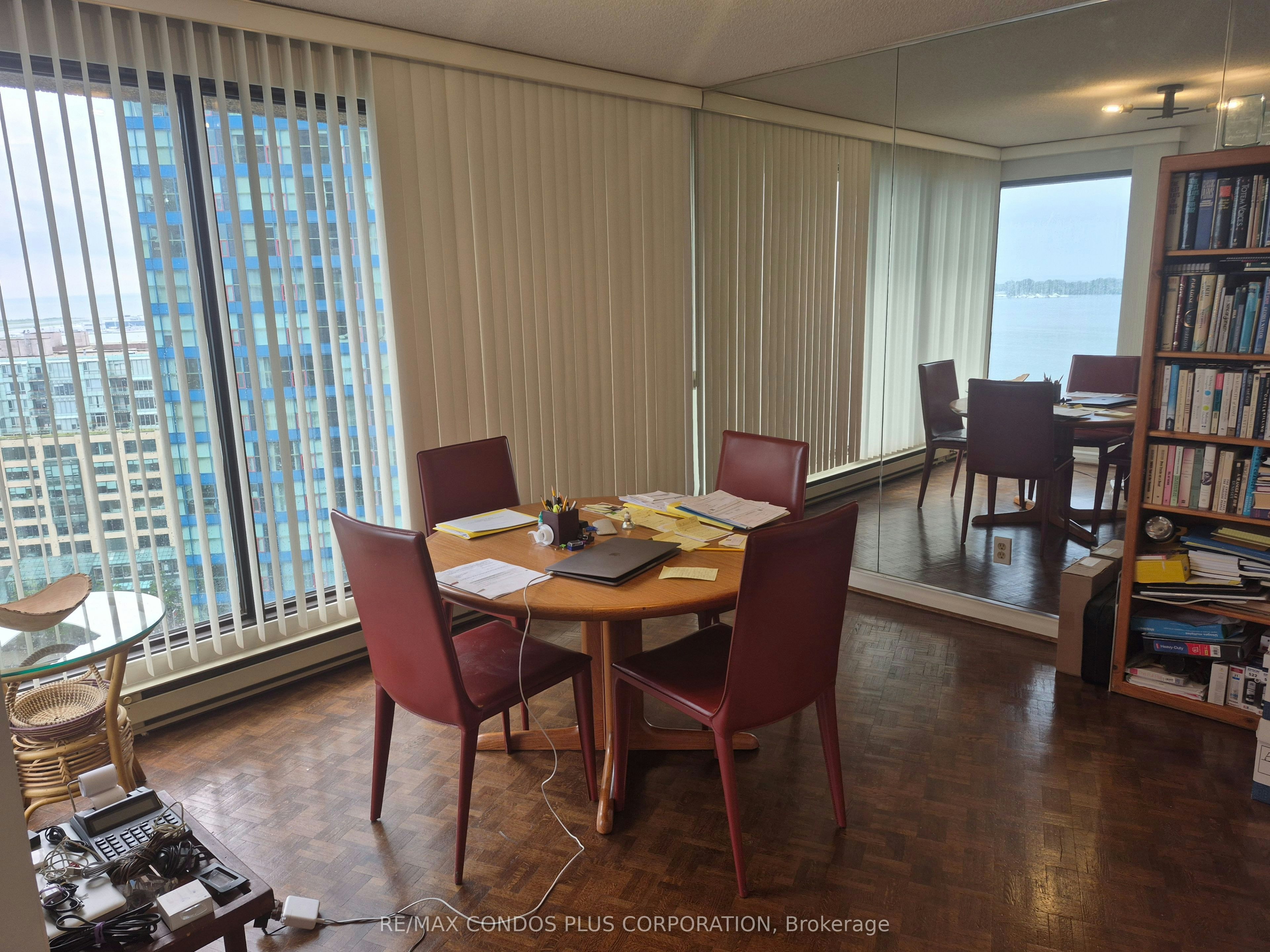 1914-55 Harbour Square, Toronto, ON, M5J 2L1 - 2
