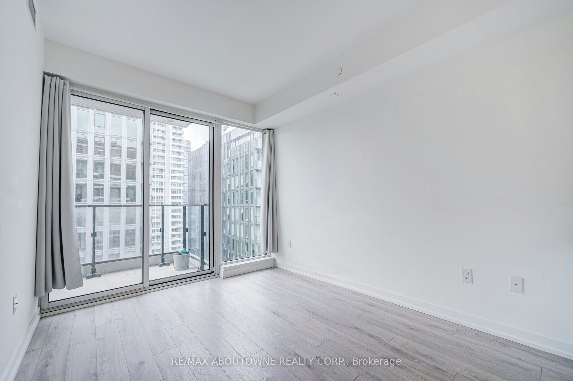 2905-77 Shuter Street, Toronto, ON, M5B 1B2 - 29