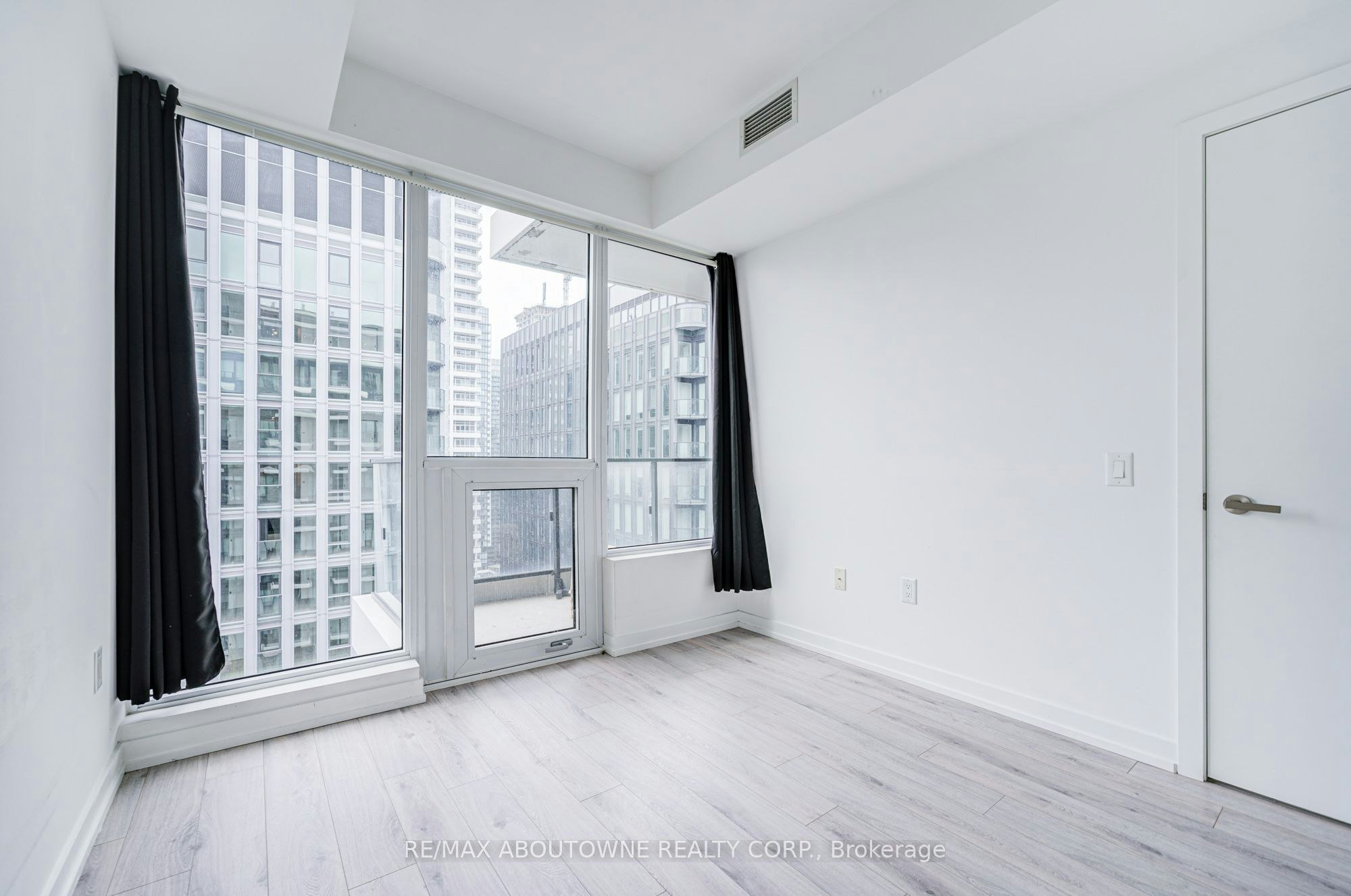 2905-77 Shuter Street, Toronto, ON, M5B 1B2 - 35