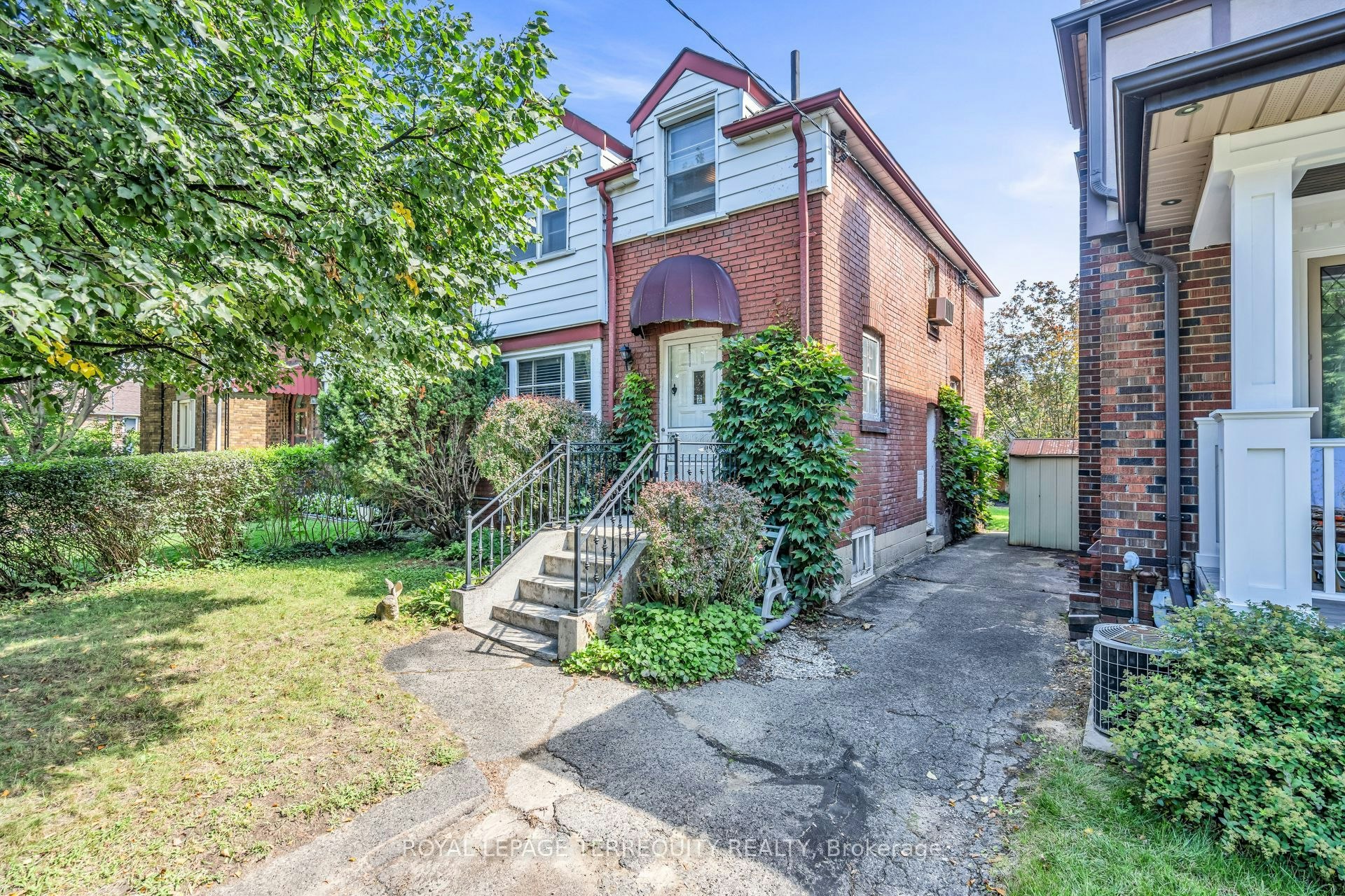391 Sutherland Drive, Toronto, ON, M4G 1K1