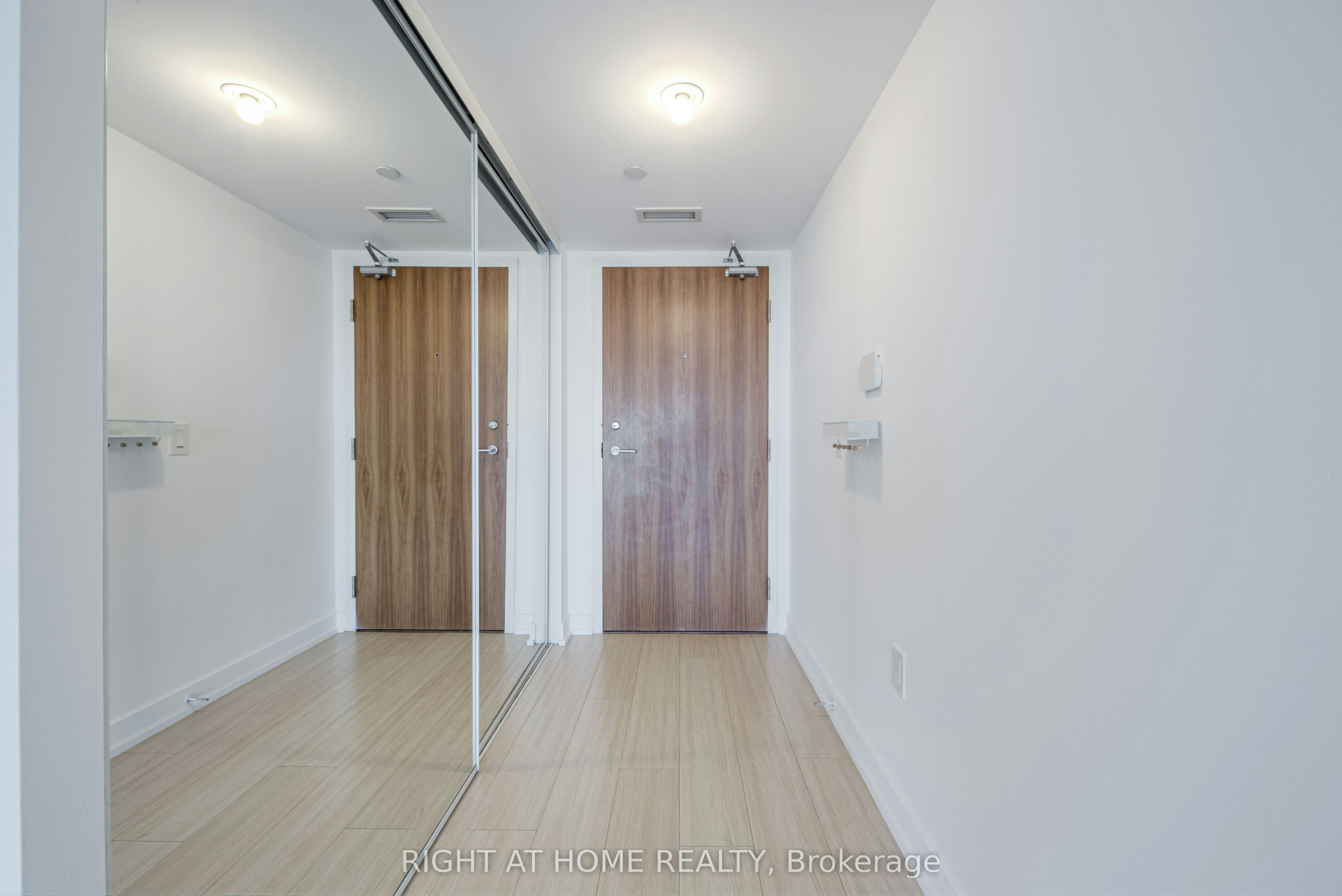 902-85 Queens Wharf Road, Toronto, ON, M5V 0J9 - 2
