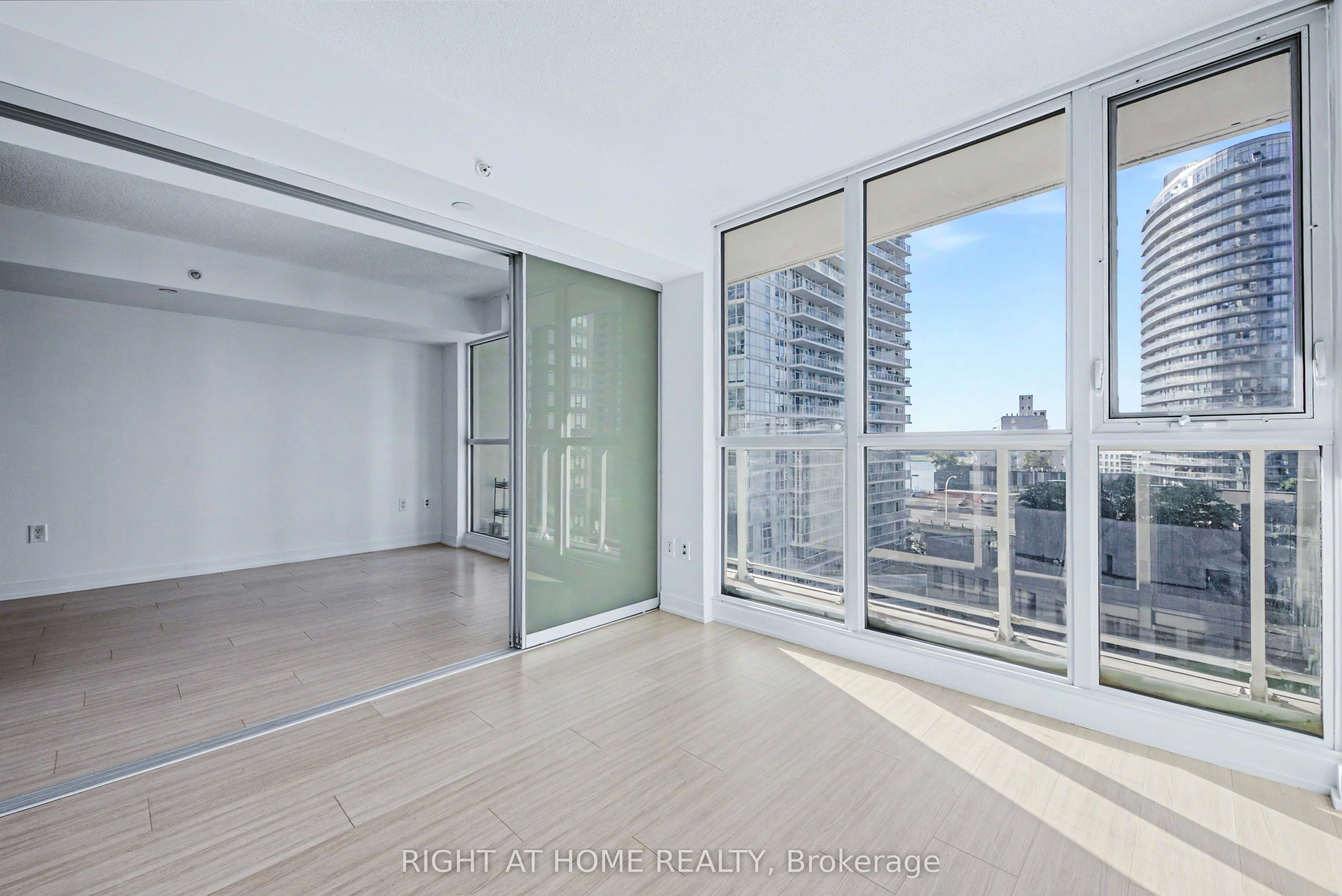 902-85 Queens Wharf Road, Toronto, ON, M5V 0J9 - 11