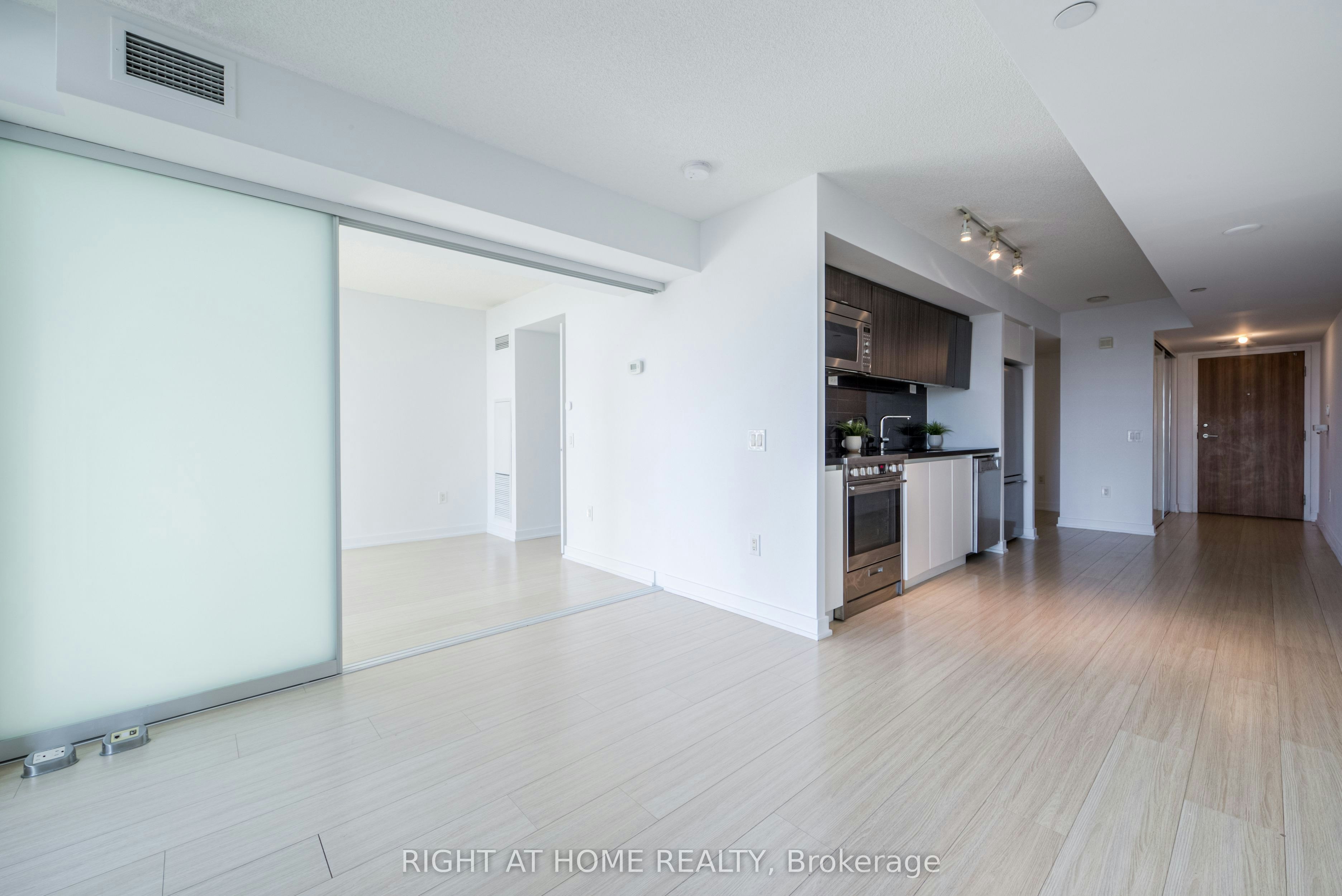 902-85 Queens Wharf Road, Toronto, ON, M5V 0J9 - 8