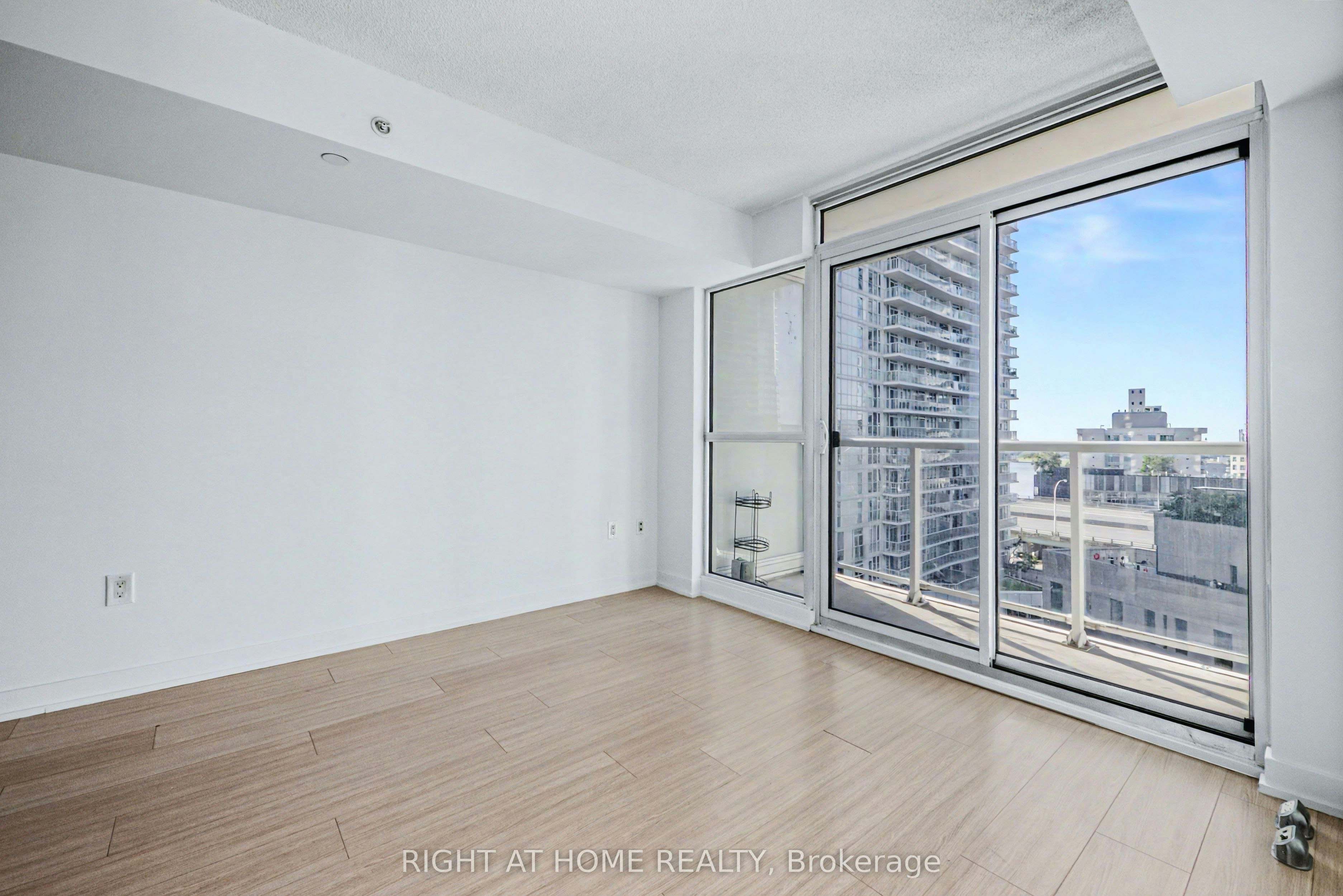 902-85 Queens Wharf Road, Toronto, ON, M5V 0J9 - 9