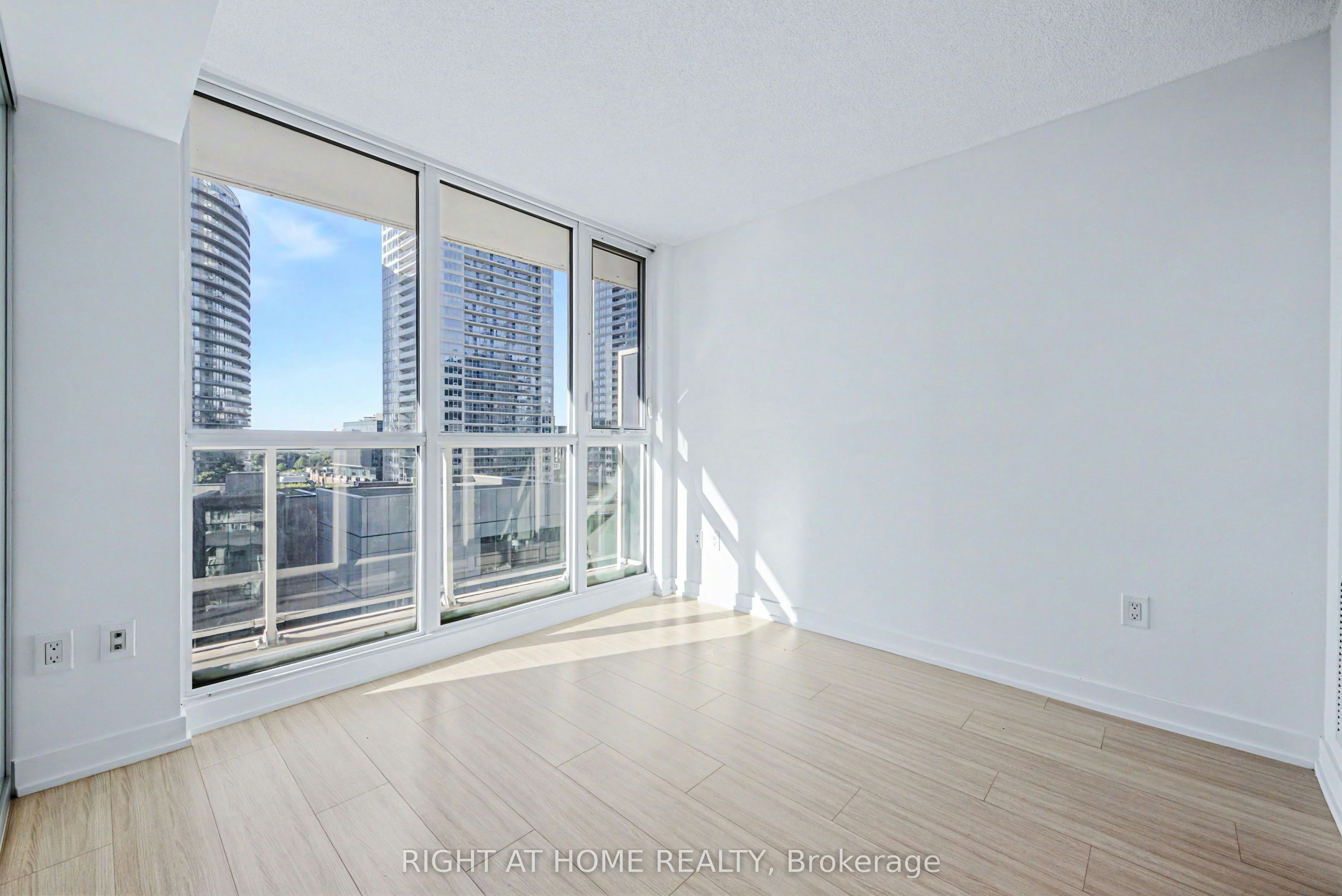 902-85 Queens Wharf Road, Toronto, ON, M5V 0J9 - 10