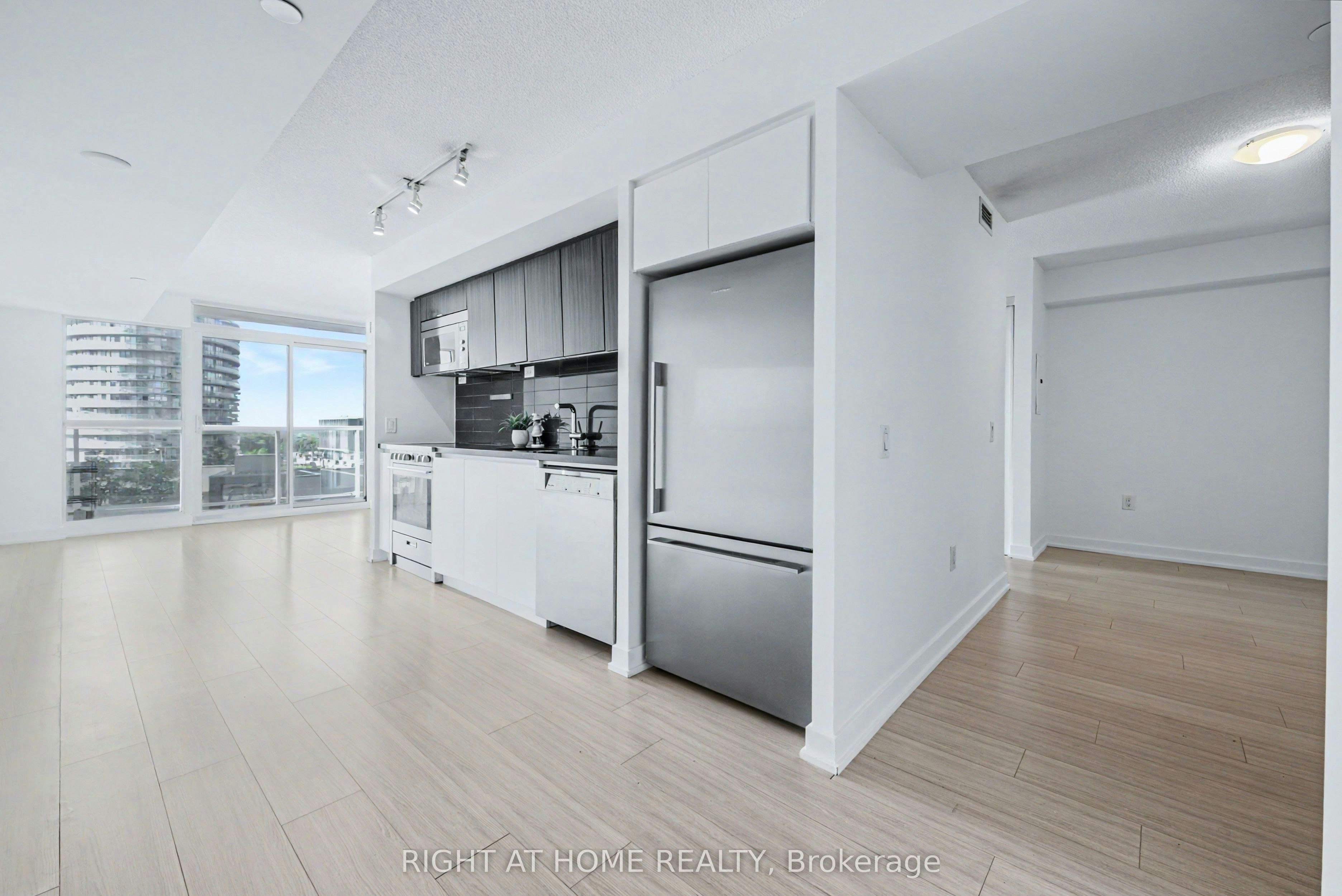 902-85 Queens Wharf Road, Toronto, ON, M5V 0J9 - 3