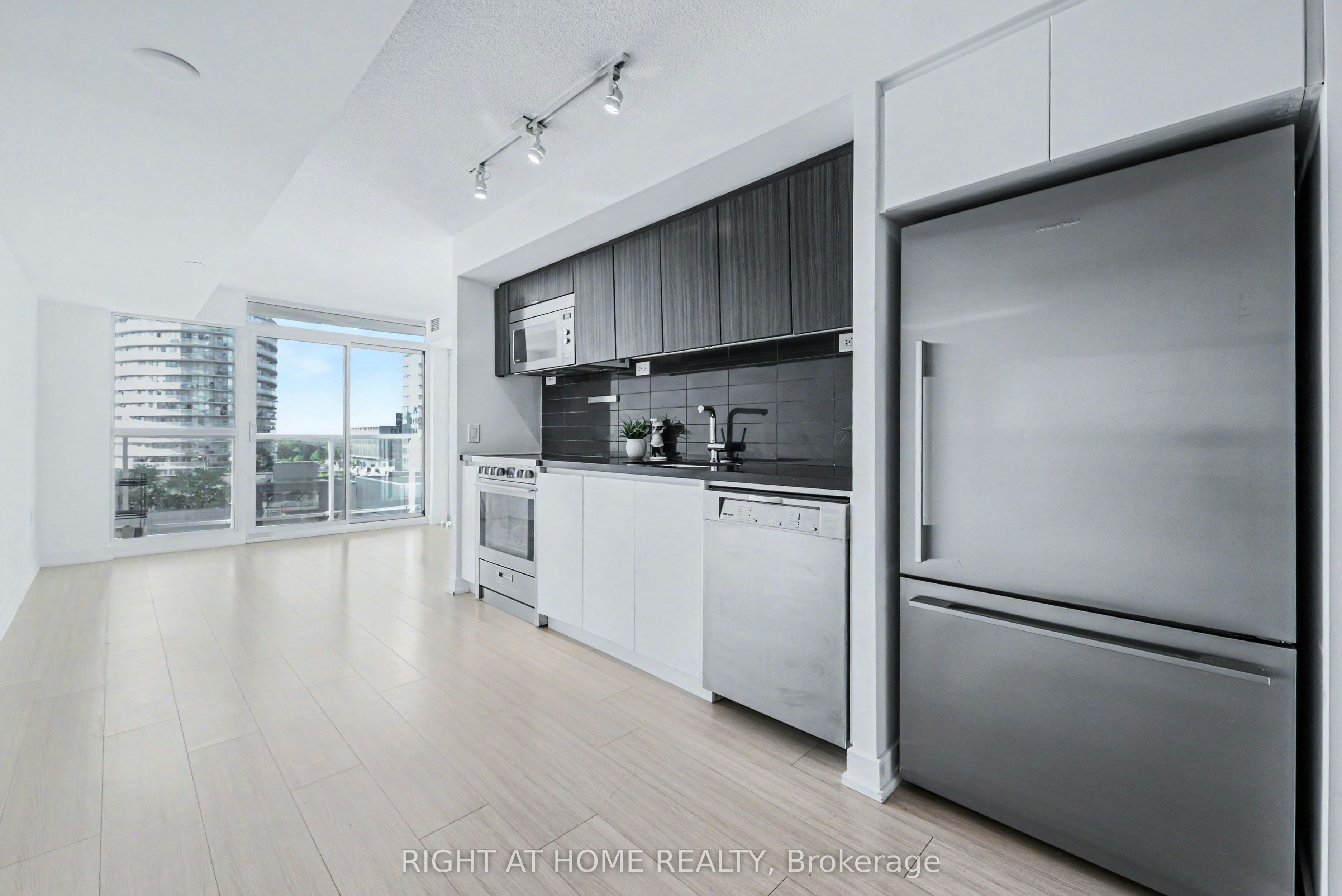 902-85 Queens Wharf Road, Toronto, ON, M5V 0J9 - 4