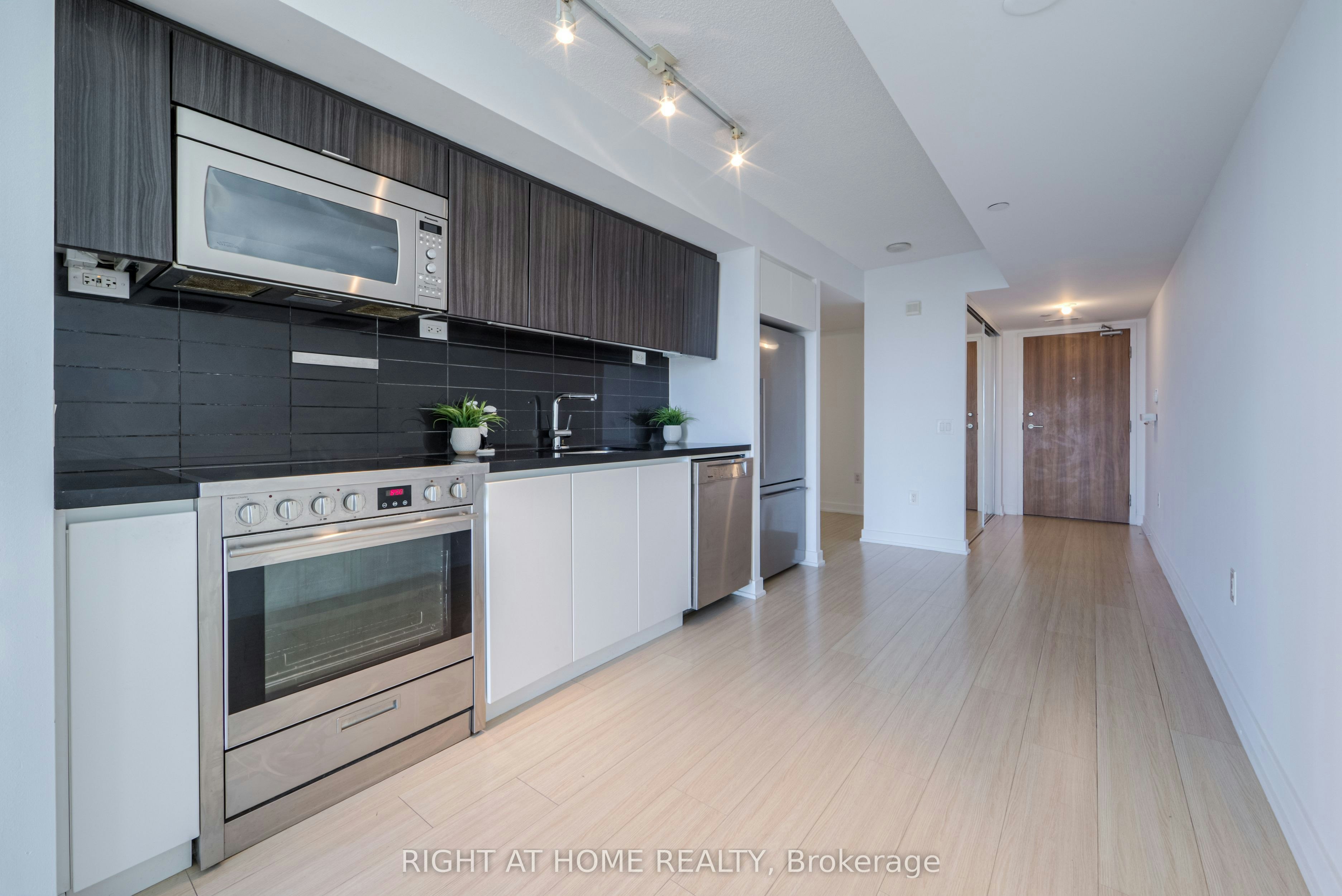 902-85 Queens Wharf Road, Toronto, ON, M5V 0J9 - 6