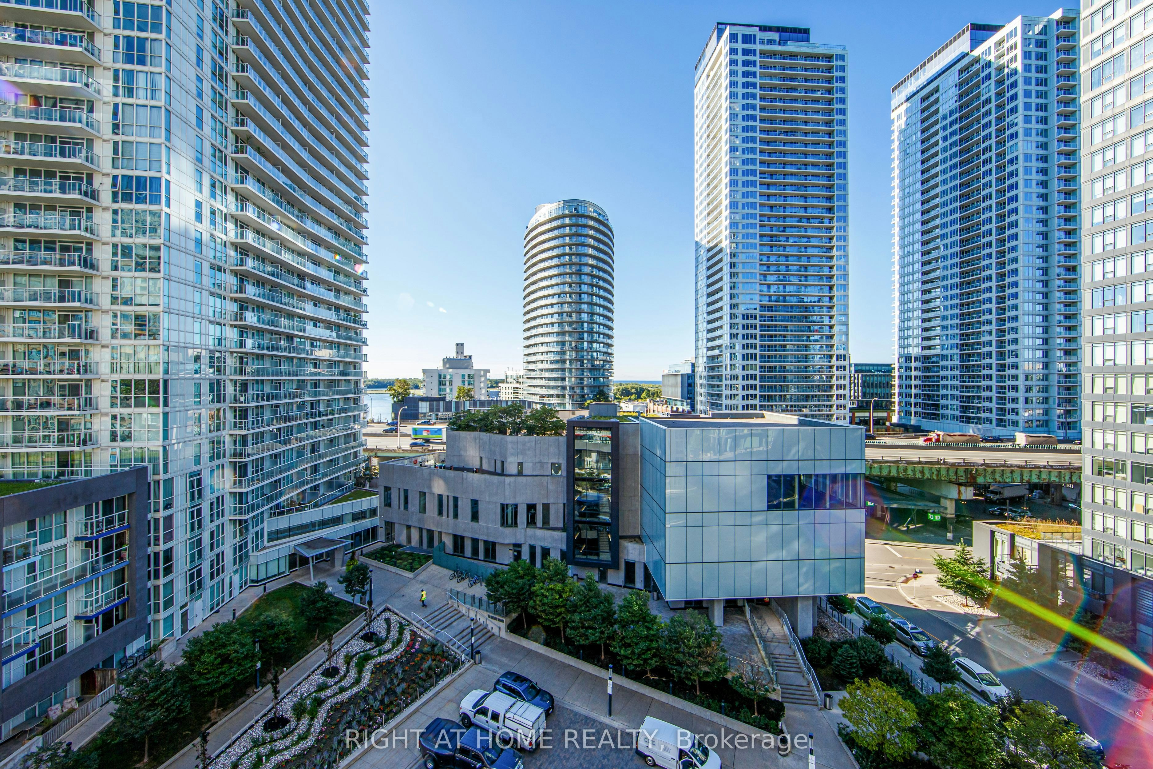 902-85 Queens Wharf Road, Toronto, ON, M5V 0J9 - 19