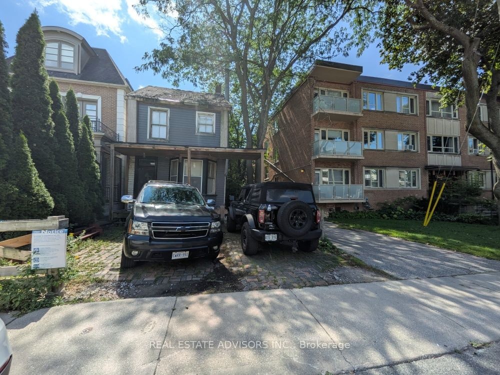 29 Thelma Avenue, Toronto, ON, M4V 1X8