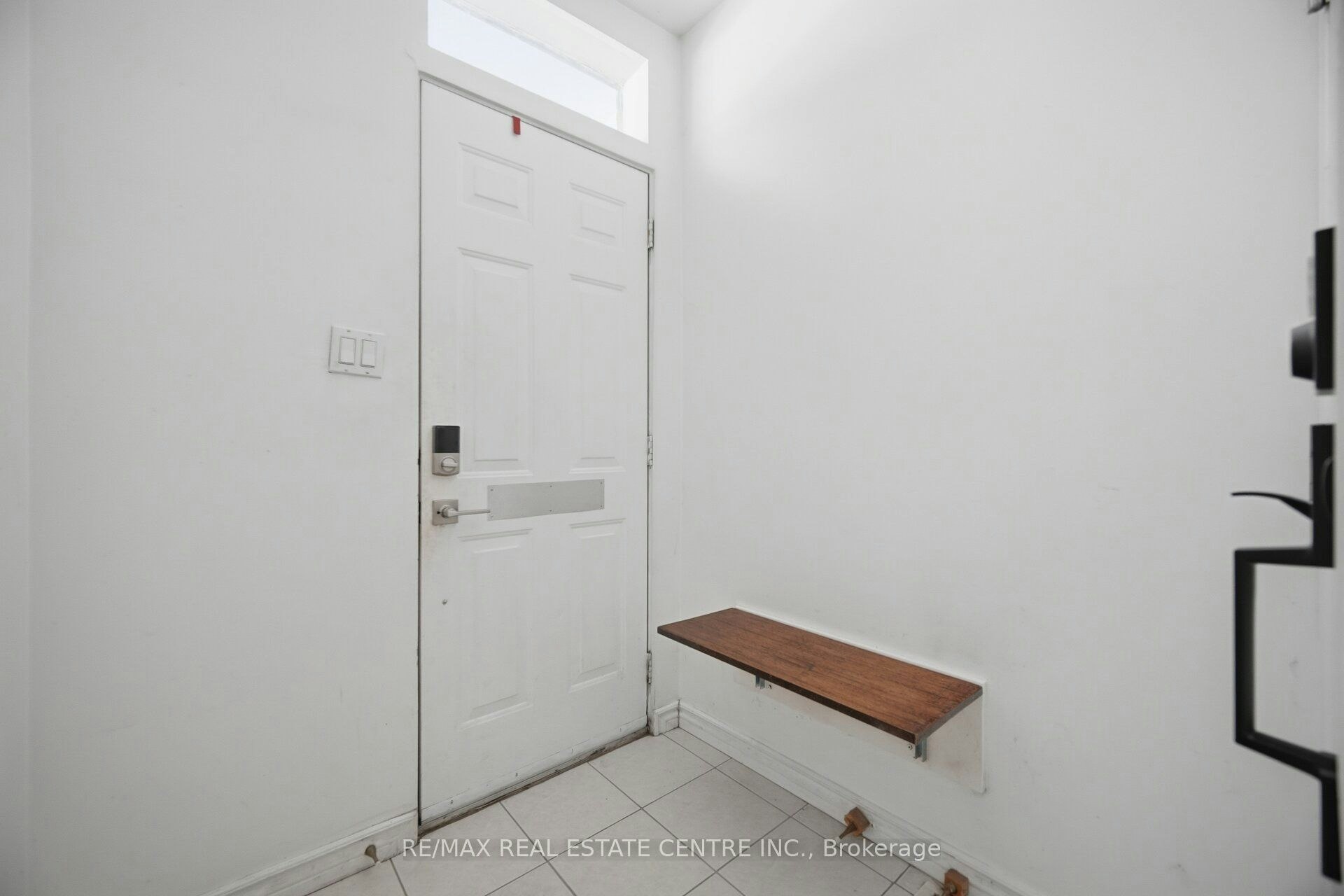 Upper-472 Lansdowne Avenue, Toronto, ON, M6H 3Y3 - 3