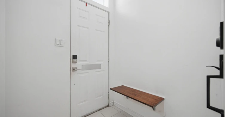 Upper-472 Lansdowne Avenue, Toronto, ON, M6H 3Y3 - 3