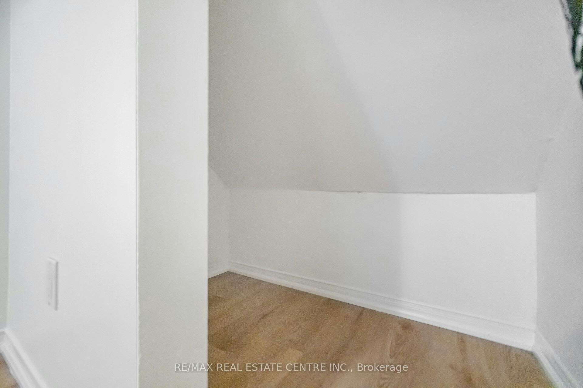 Upper-472 Lansdowne Avenue, Toronto, ON, M6H 3Y3 - 35