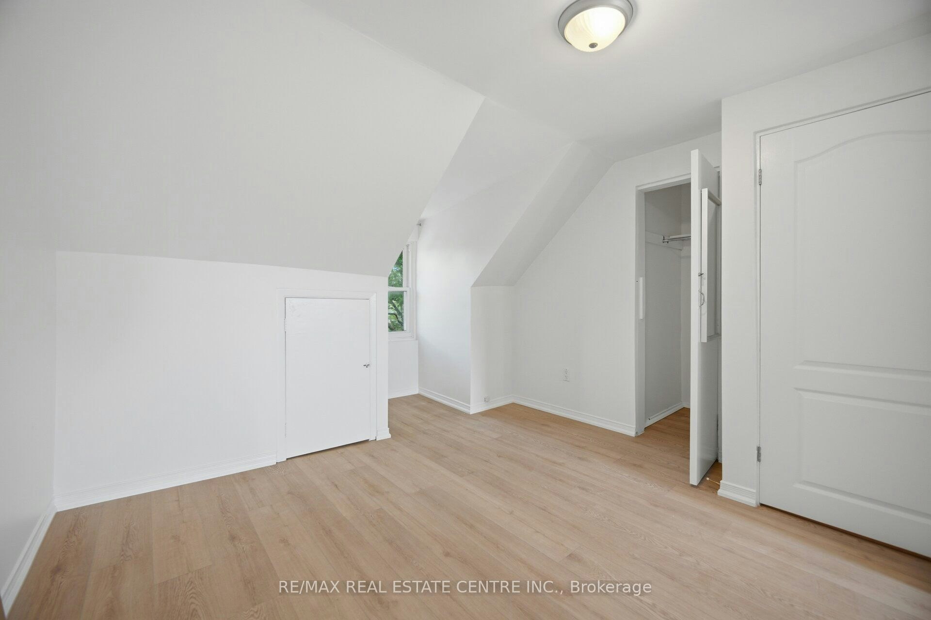 Upper-472 Lansdowne Avenue, Toronto, ON, M6H 3Y3 - 31