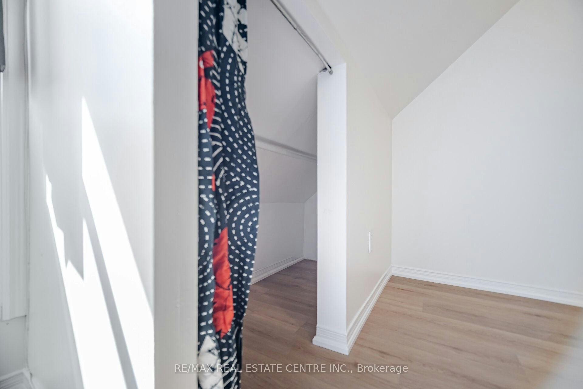 Upper-472 Lansdowne Avenue, Toronto, ON, M6H 3Y3 - 36
