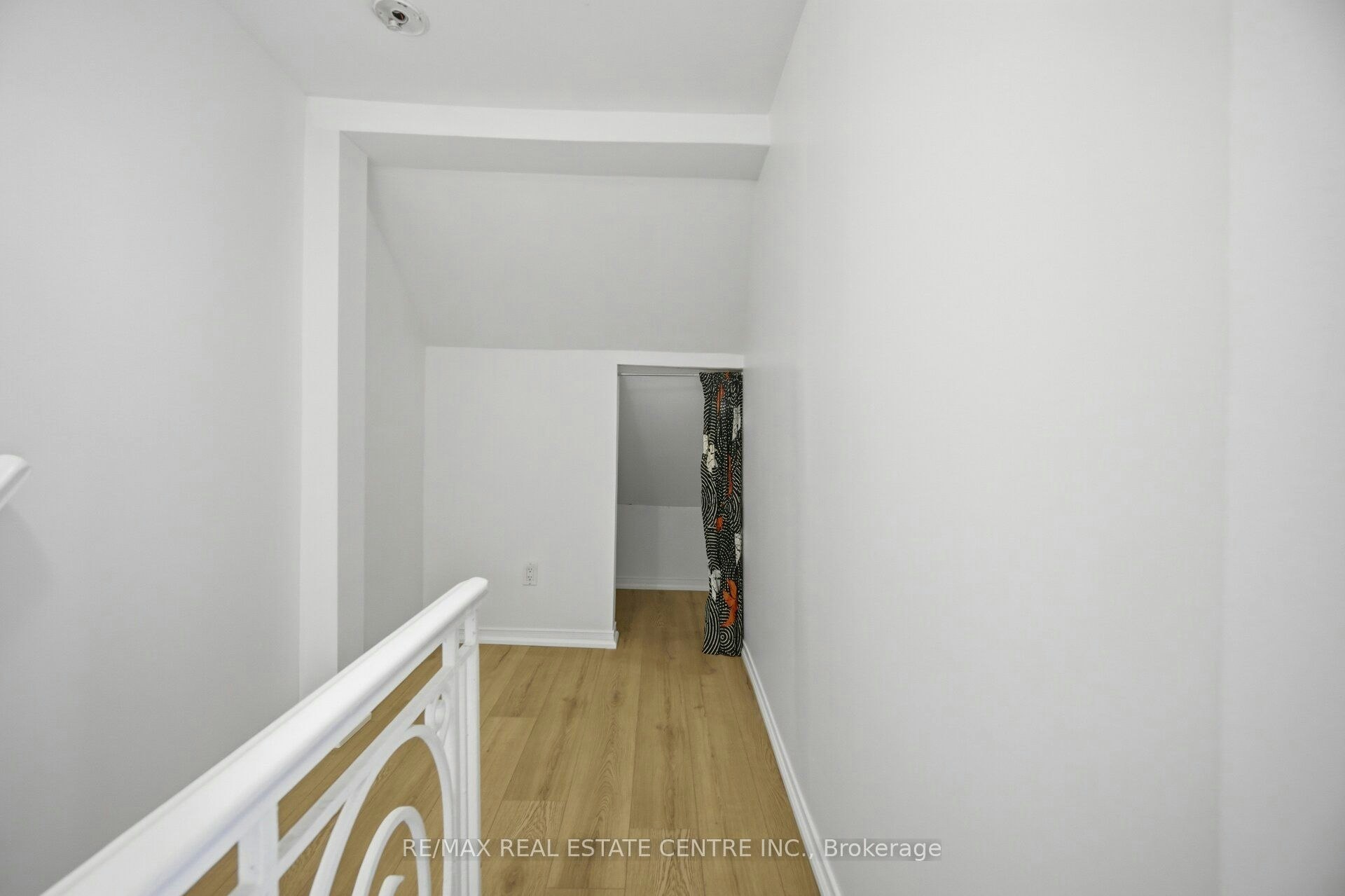 Upper-472 Lansdowne Avenue, Toronto, ON, M6H 3Y3 - 27
