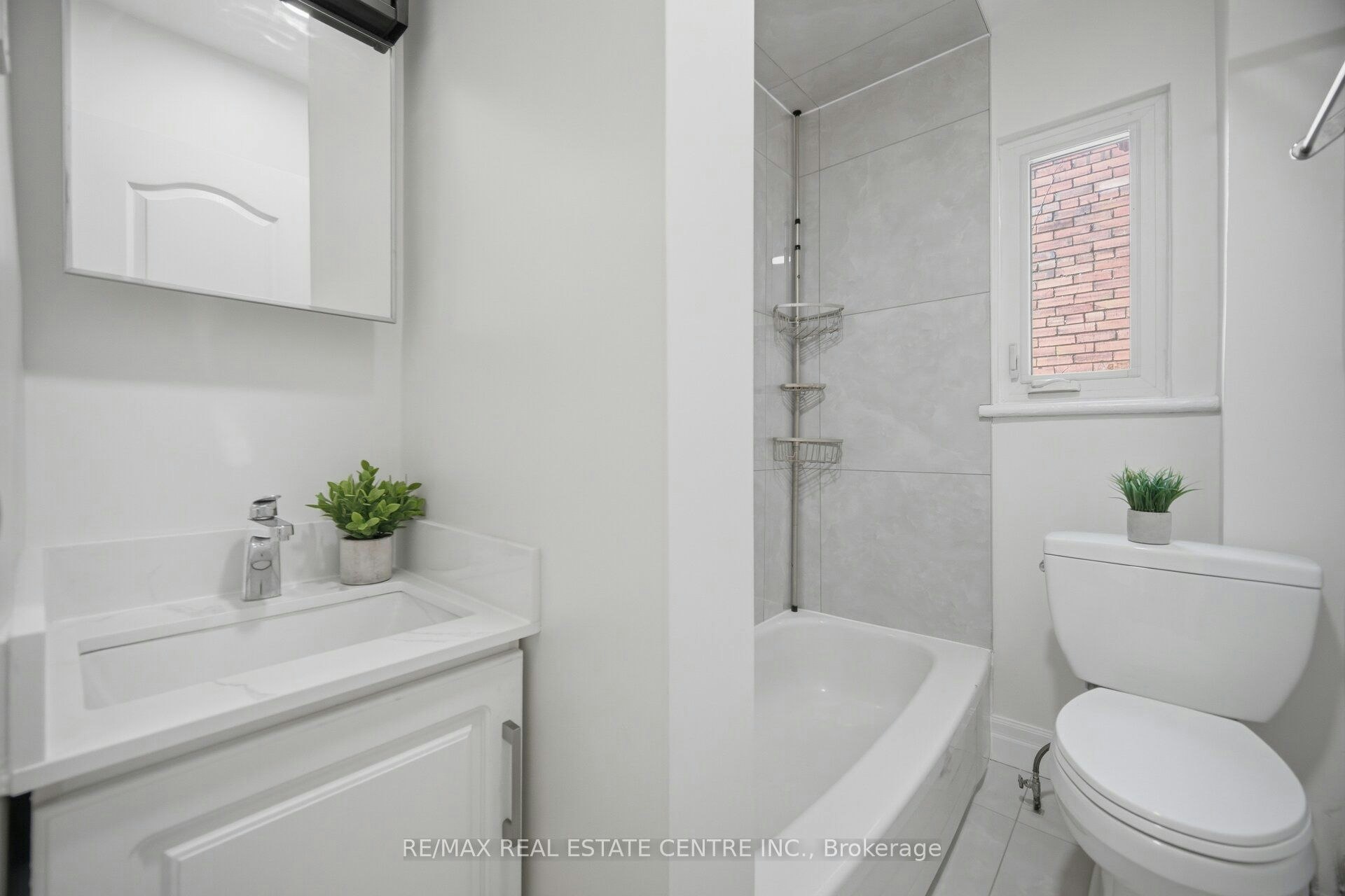 Upper-472 Lansdowne Avenue, Toronto, ON, M6H 3Y3 - 18