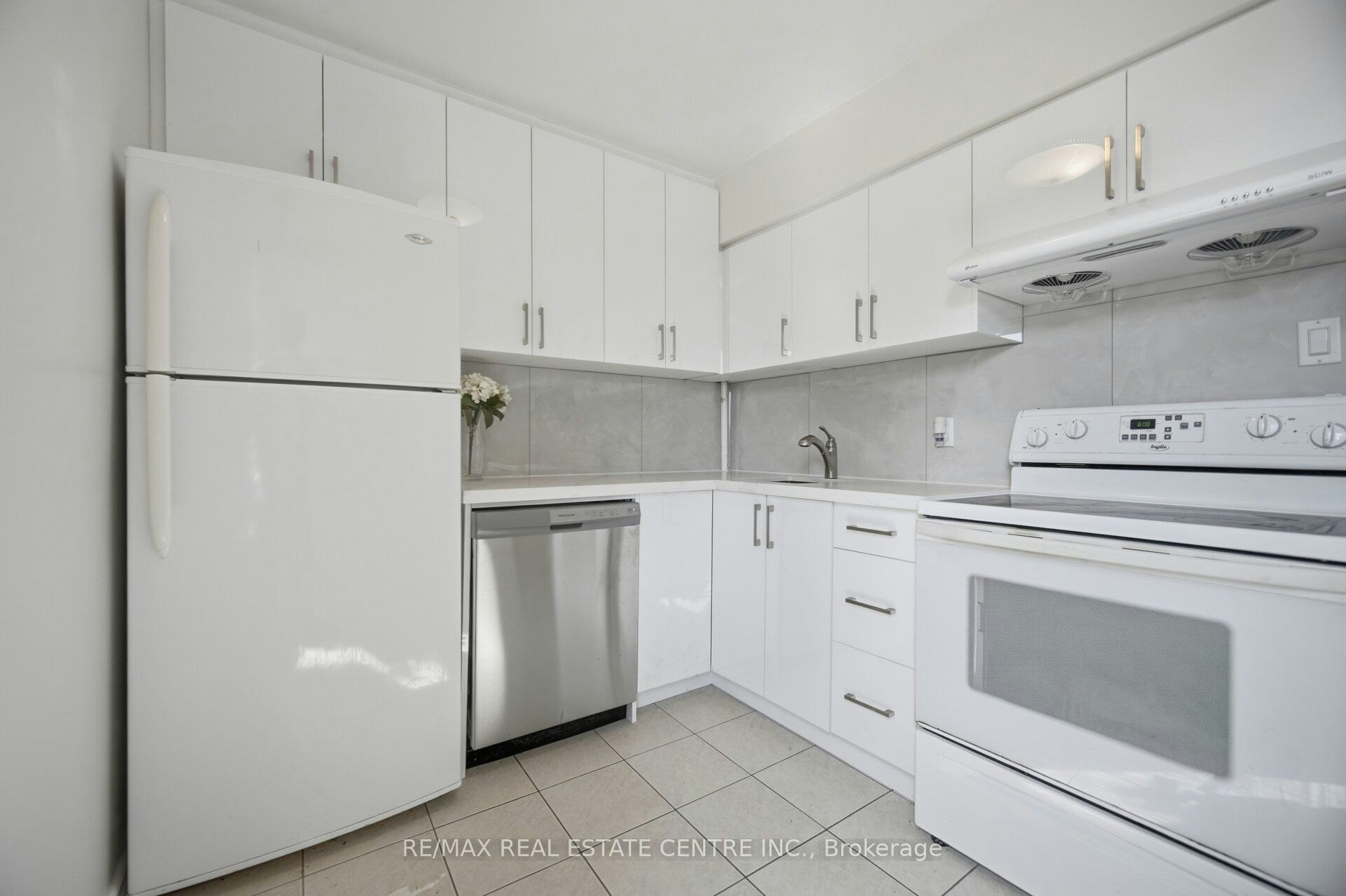 Upper-472 Lansdowne Avenue, Toronto, ON, M6H 3Y3 - 8