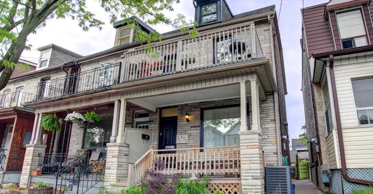 Upper-472 Lansdowne Avenue, Toronto, ON, M6H 3Y3