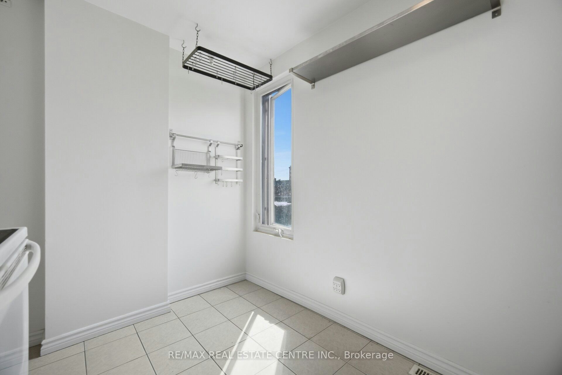 Upper-472 Lansdowne Avenue, Toronto, ON, M6H 3Y3 - 10