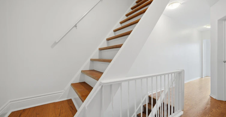 Upper-472 Lansdowne Avenue, Toronto, ON, M6H 3Y3 - 25