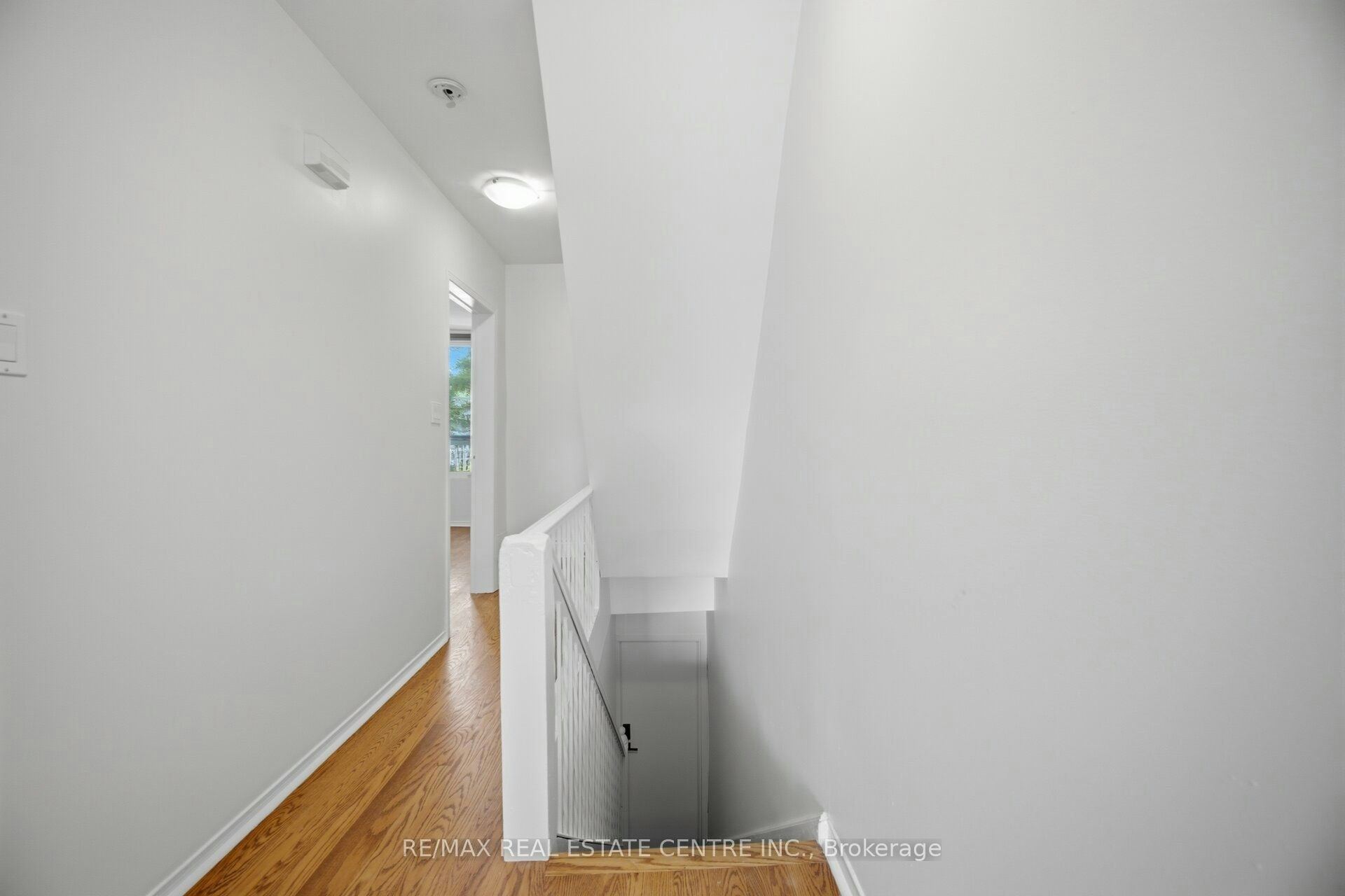 Upper-472 Lansdowne Avenue, Toronto, ON, M6H 3Y3 - 6