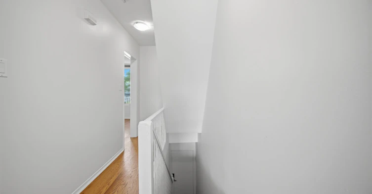 Upper-472 Lansdowne Avenue, Toronto, ON, M6H 3Y3 - 6