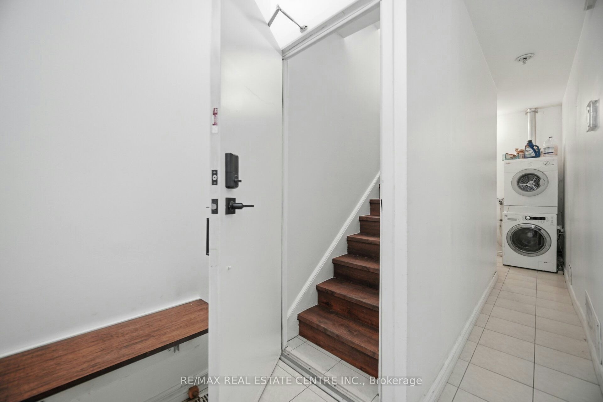 Upper-472 Lansdowne Avenue, Toronto, ON, M6H 3Y3 - 4