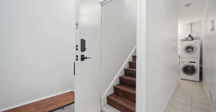 Upper-472 Lansdowne Avenue, Toronto, ON, M6H 3Y3 - 4