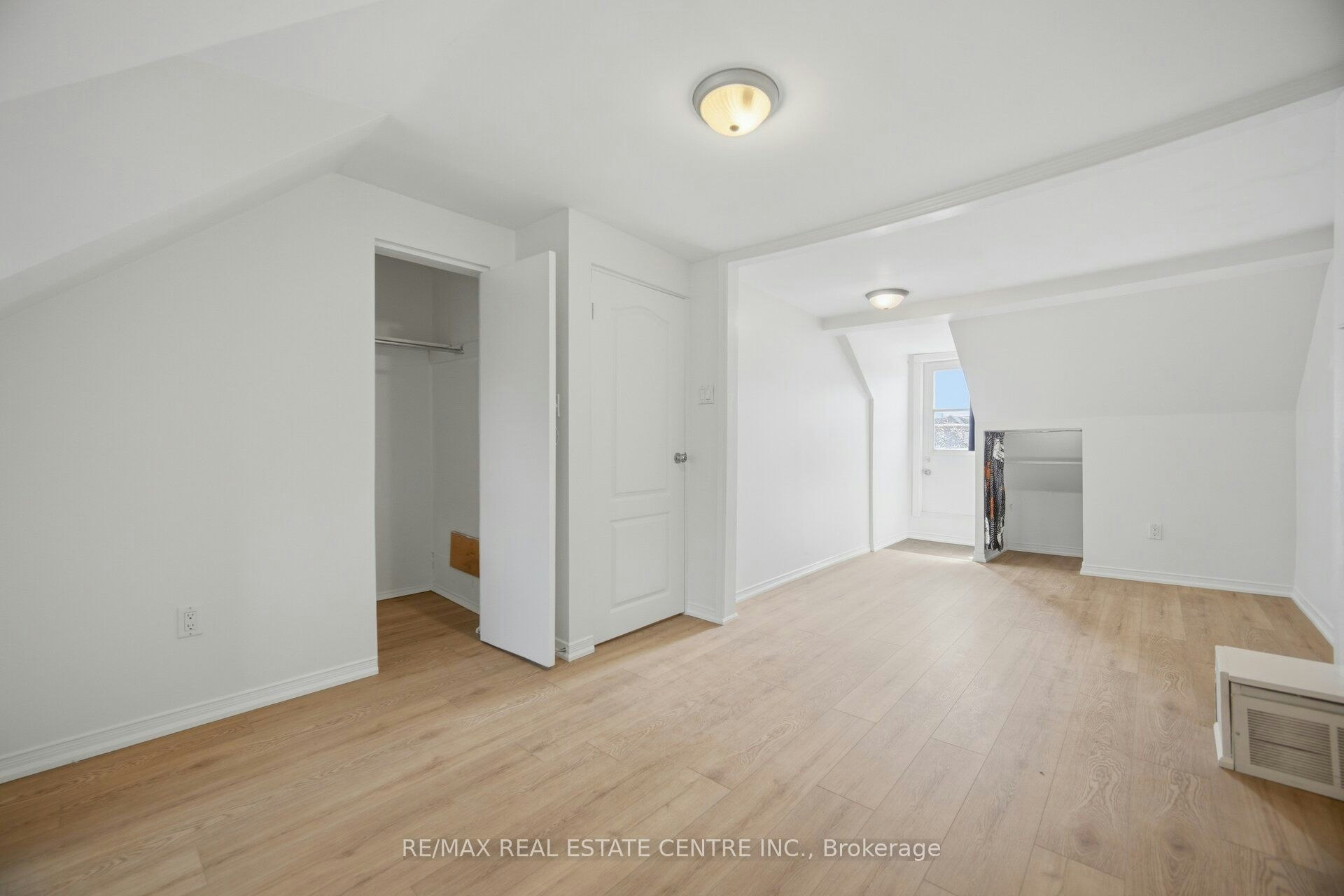 Upper-472 Lansdowne Avenue, Toronto, ON, M6H 3Y3 - 33