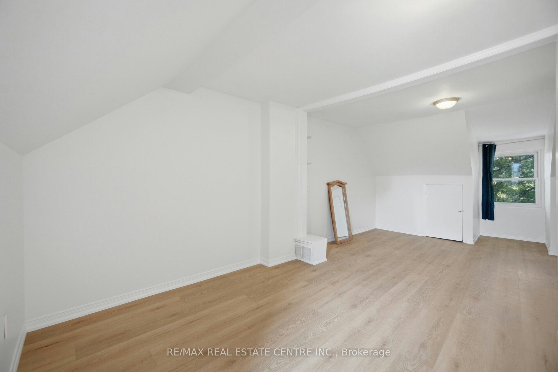 Upper-472 Lansdowne Avenue, Toronto, ON, M6H 3Y3 - 30