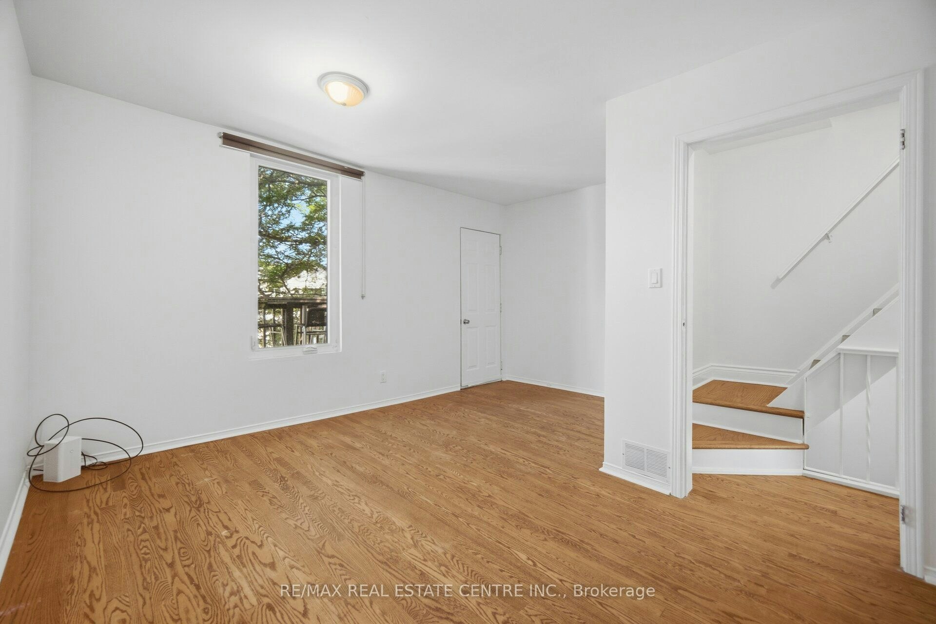 Upper-472 Lansdowne Avenue, Toronto, ON, M6H 3Y3 - 11