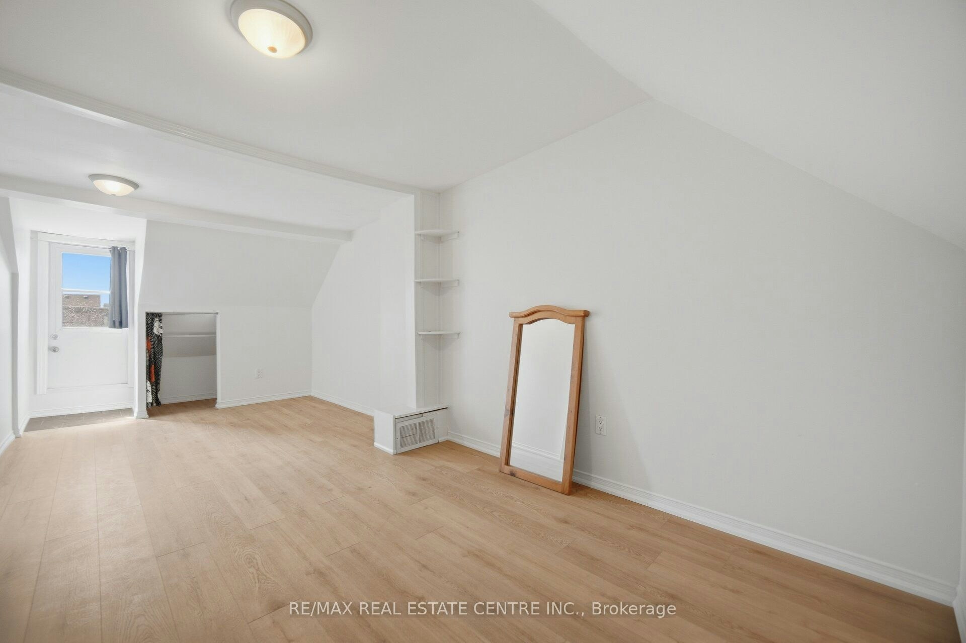 Upper-472 Lansdowne Avenue, Toronto, ON, M6H 3Y3 - 34