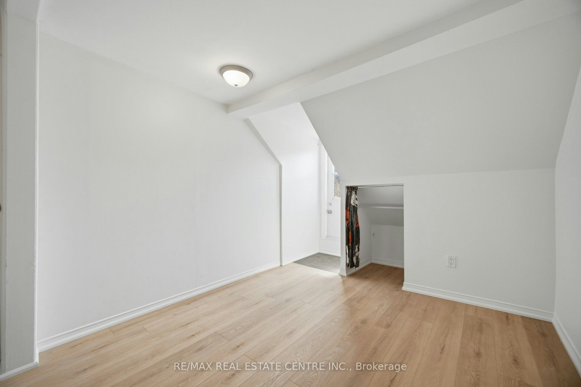 Upper-472 Lansdowne Avenue, Toronto, ON, M6H 3Y3 - 29