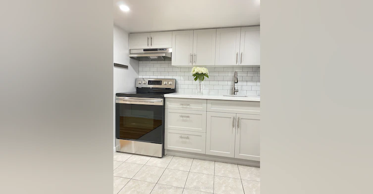 Lower-472 Lansdowne Avenue, Toronto, ON, M6H 3Y3 - 12