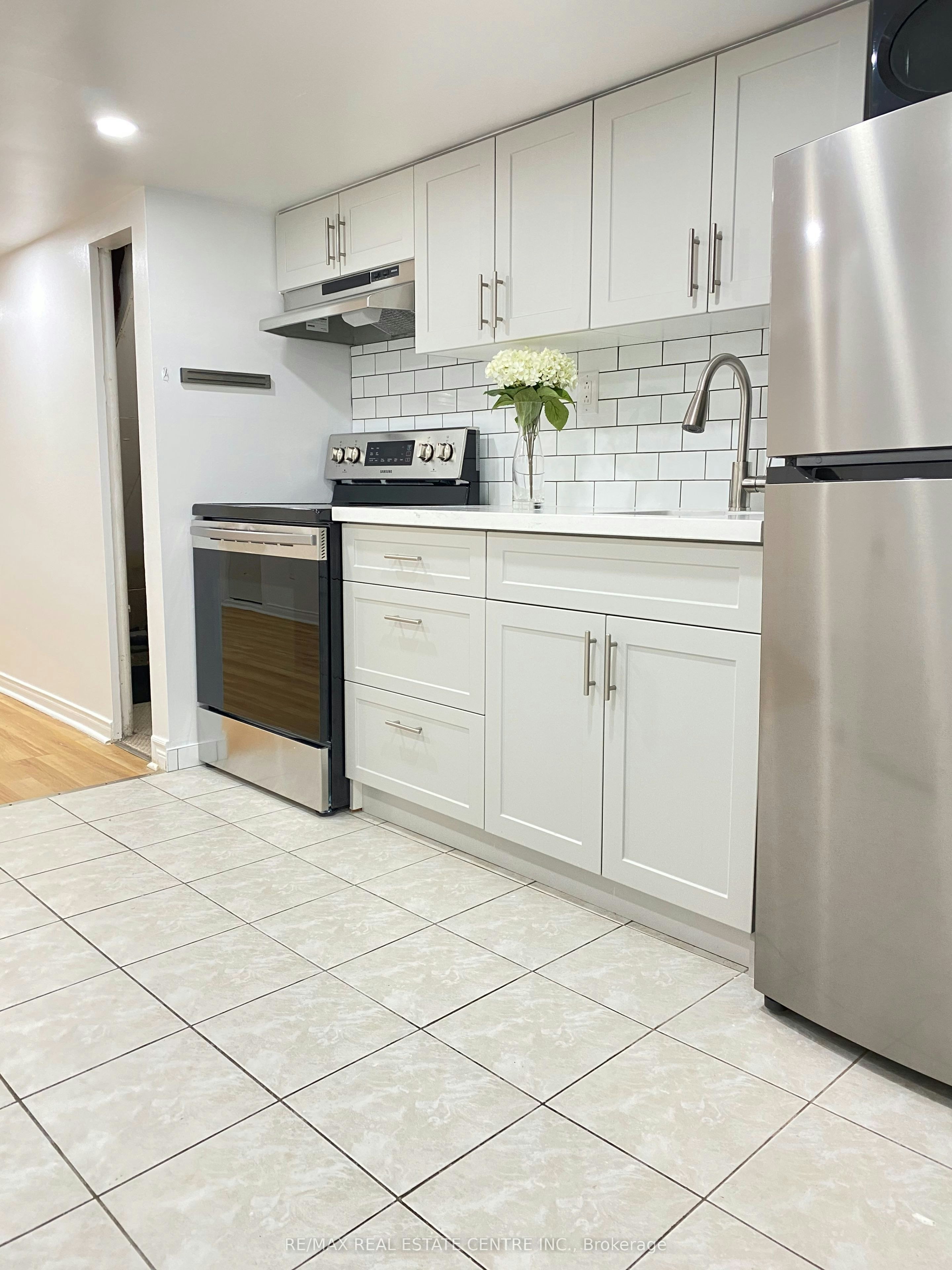 Lower-472 Lansdowne Avenue, Toronto, ON, M6H 3Y3 - 3