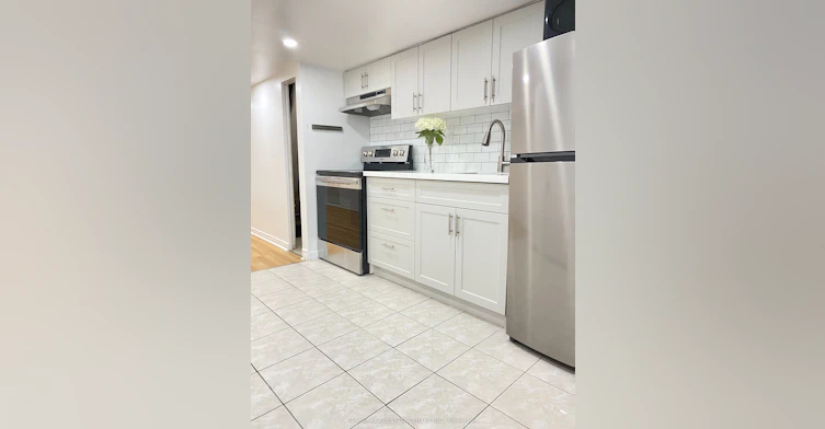 Lower-472 Lansdowne Avenue, Toronto, ON, M6H 3Y3 - 3