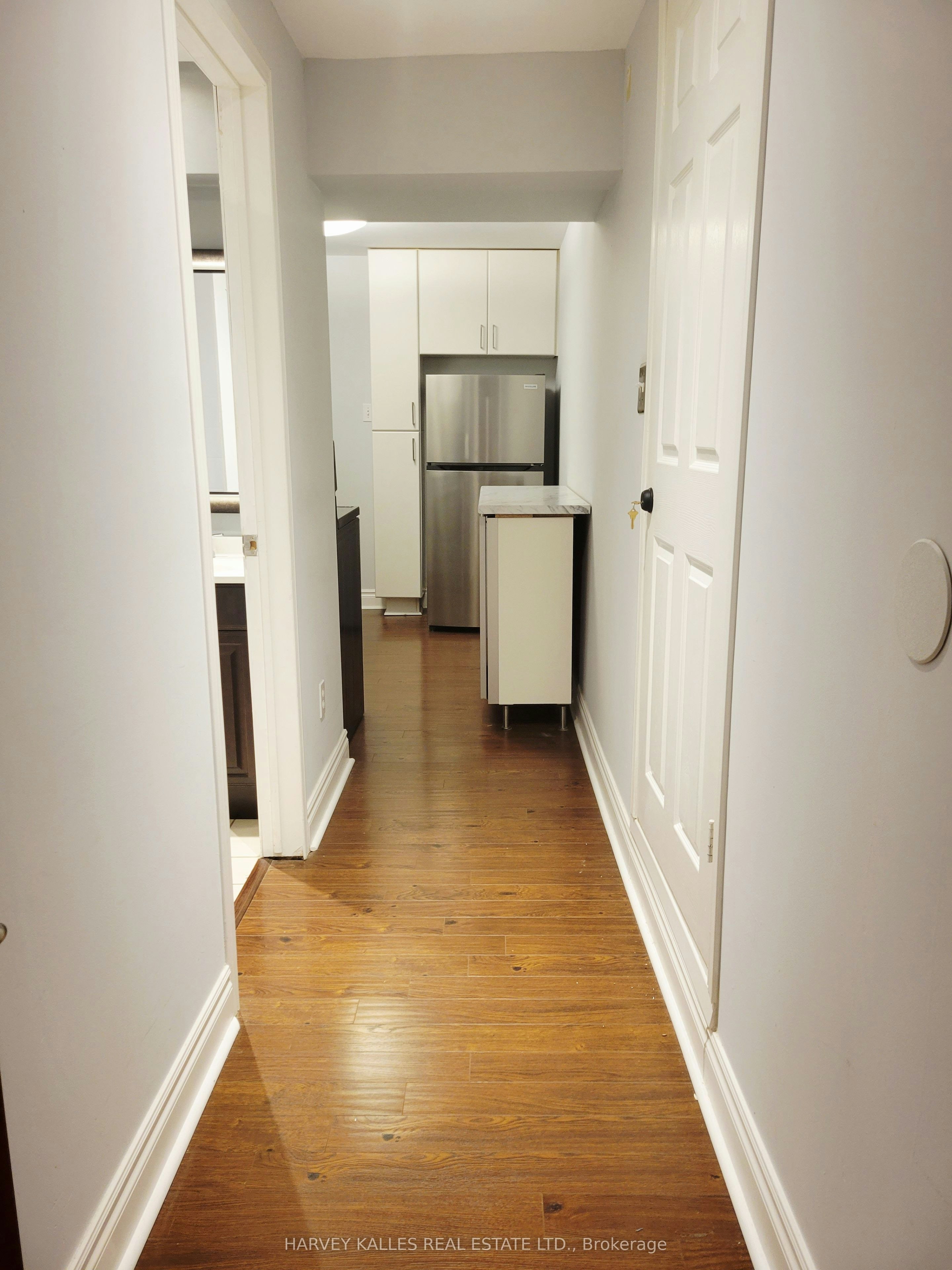 Lower-85 Lanark Avenue, Toronto, ON, M6E 2G3 - 4