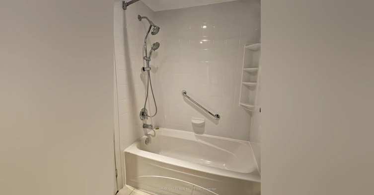 Lower-85 Lanark Avenue, Toronto, ON, M6E 2G3 - 9