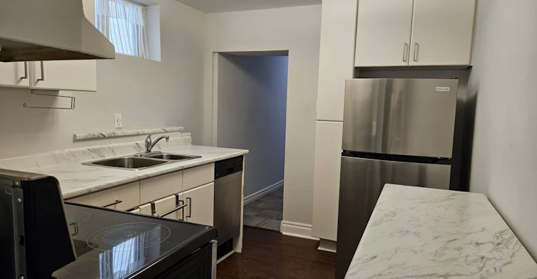 Lower-85 Lanark Avenue, Toronto, ON, M6E 2G3 - 2