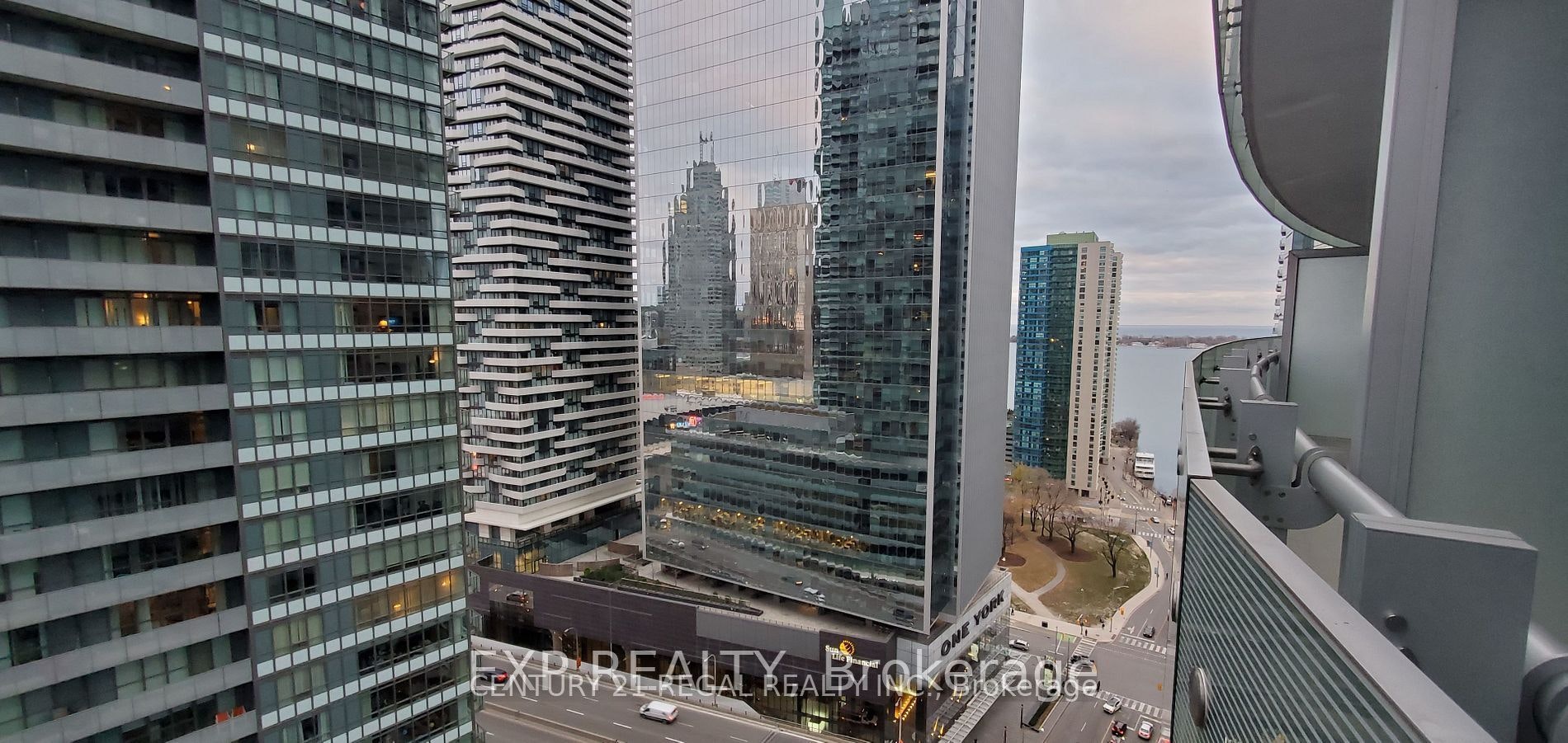 2111-14 York Street, Toronto, ON, M5J 0A9 - 14