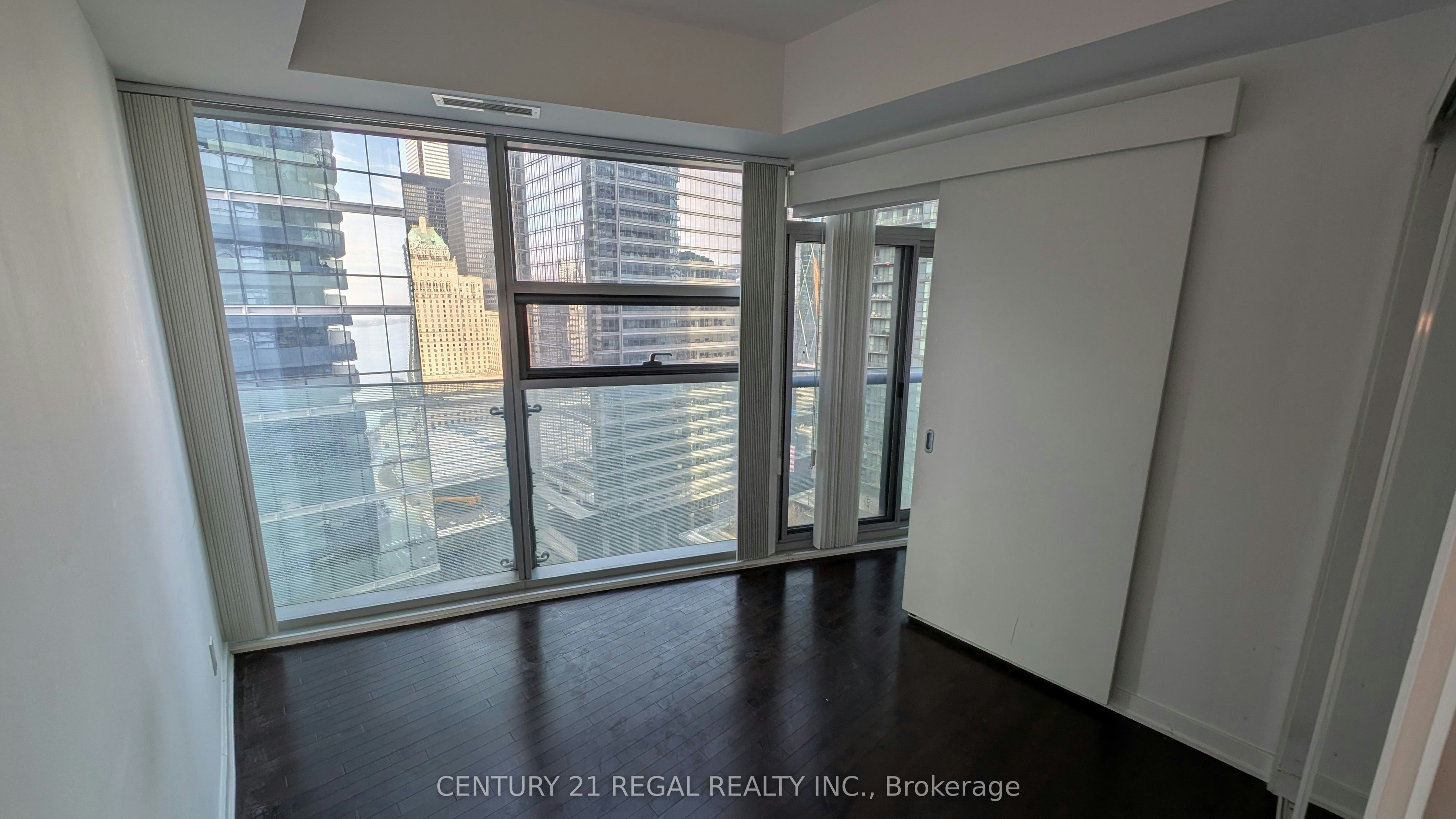 2111-14 York Street, Toronto, ON, M5J 0A9 - 5
